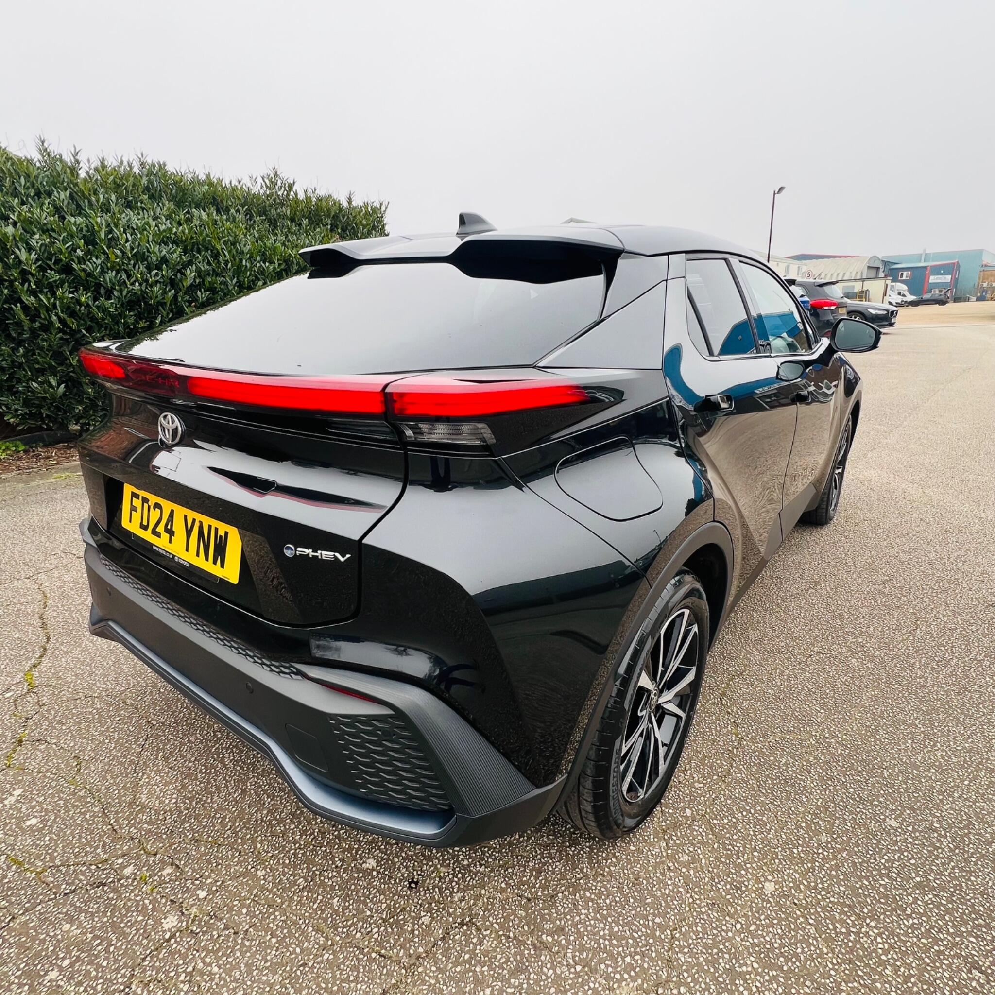 Toyota C-HR view 12