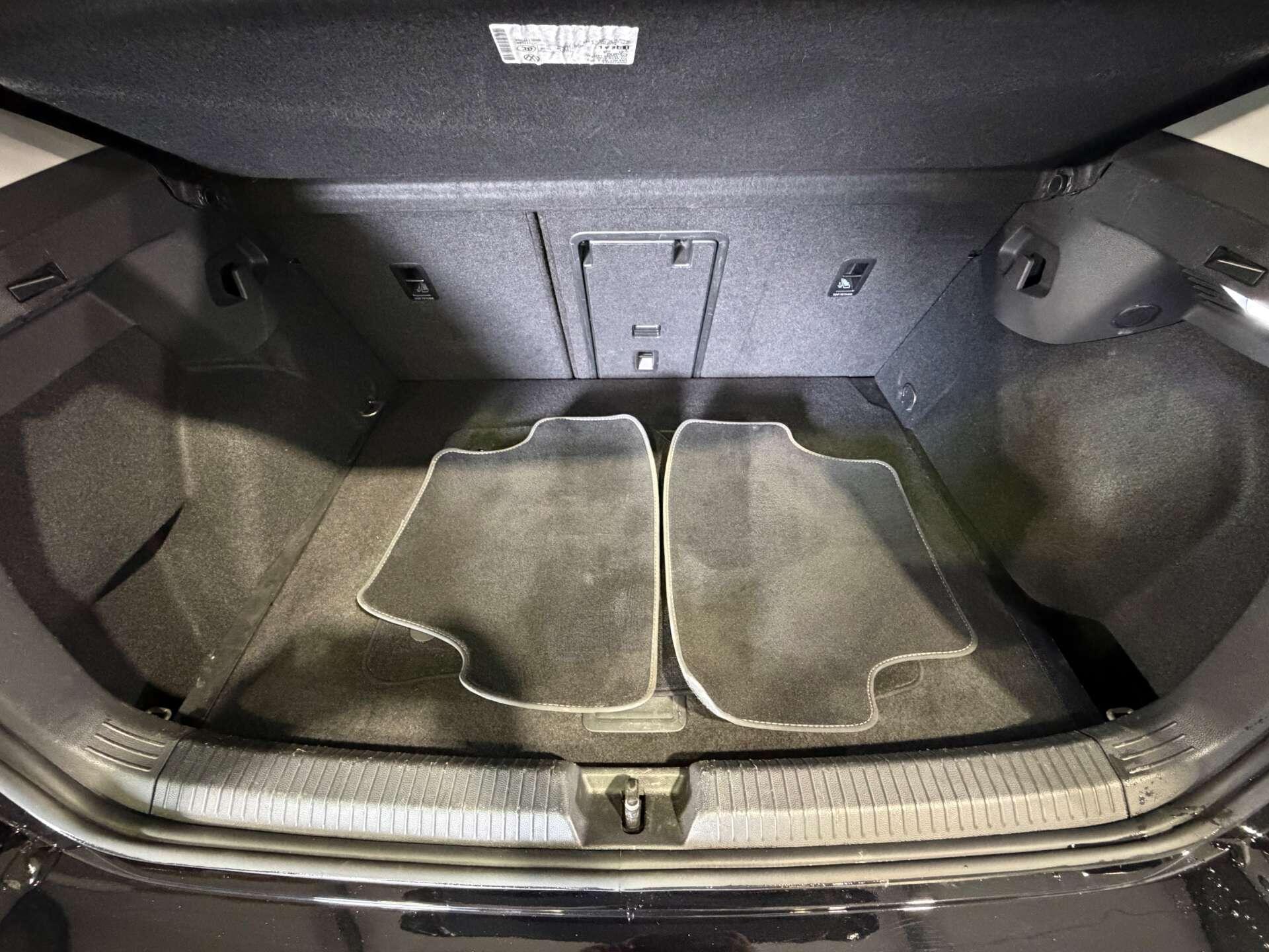 Volkswagen Golf view 11