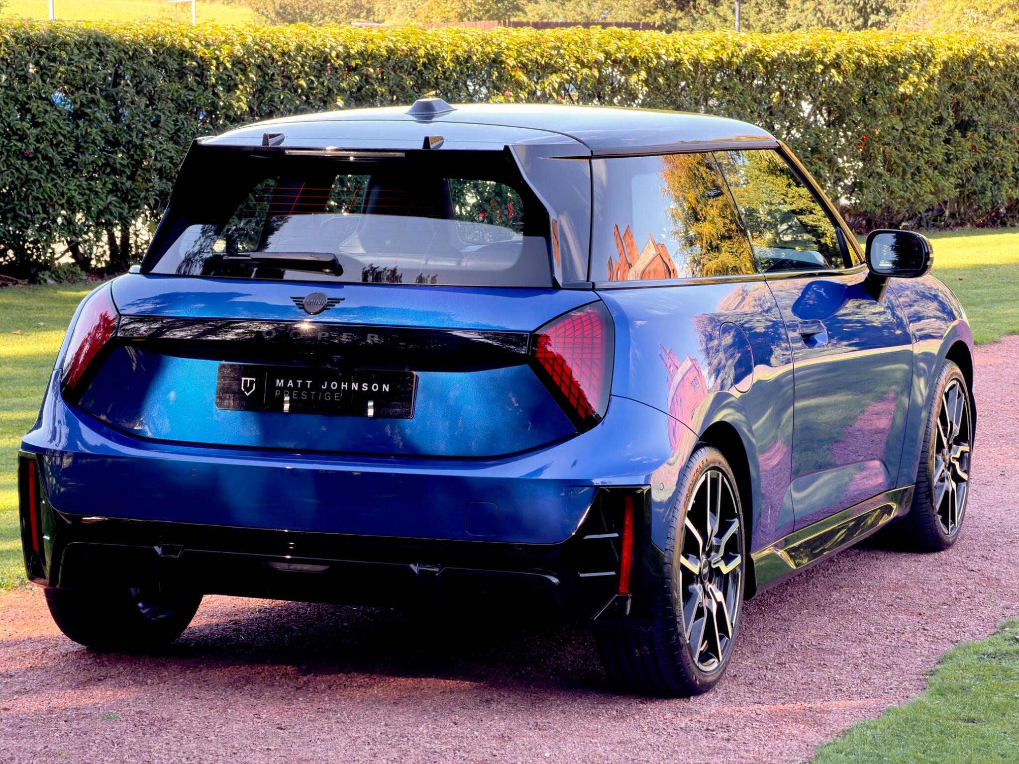 Mini Hatch view 14