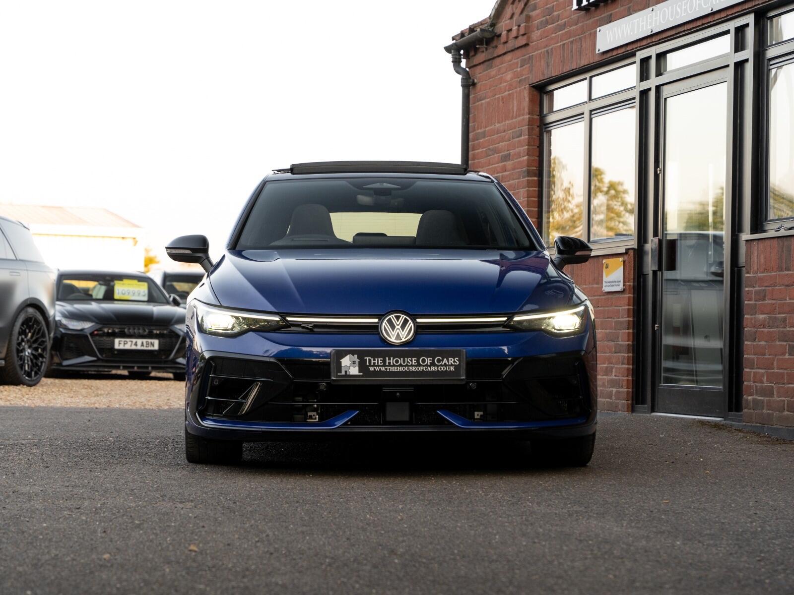 Volkswagen Golf view 2