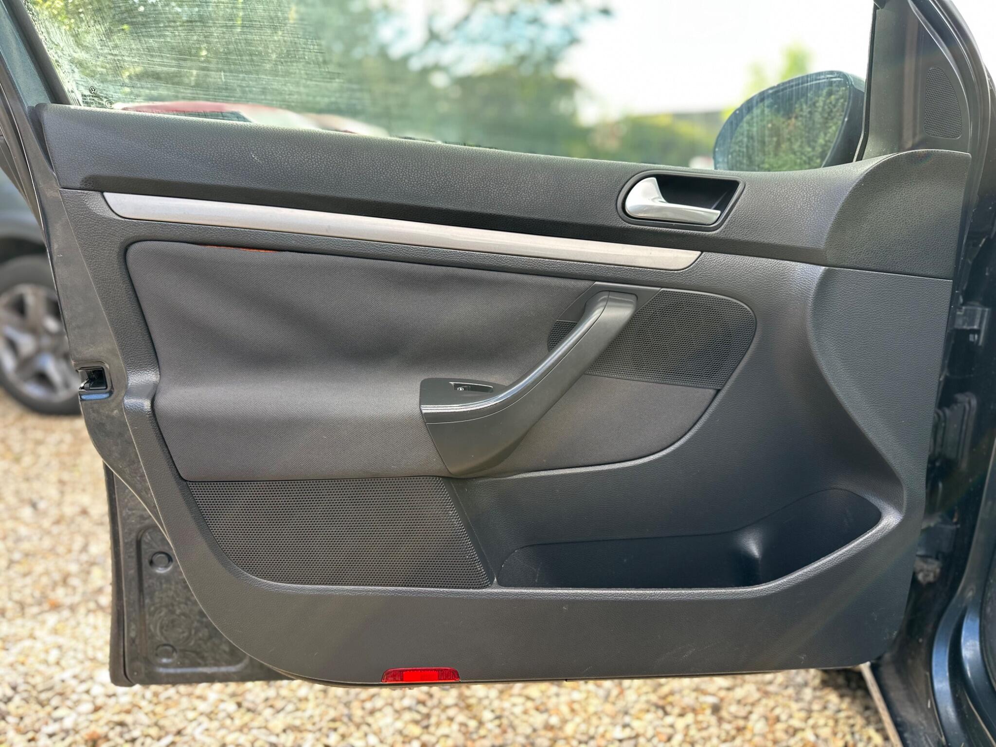 Volkswagen Golf view 48