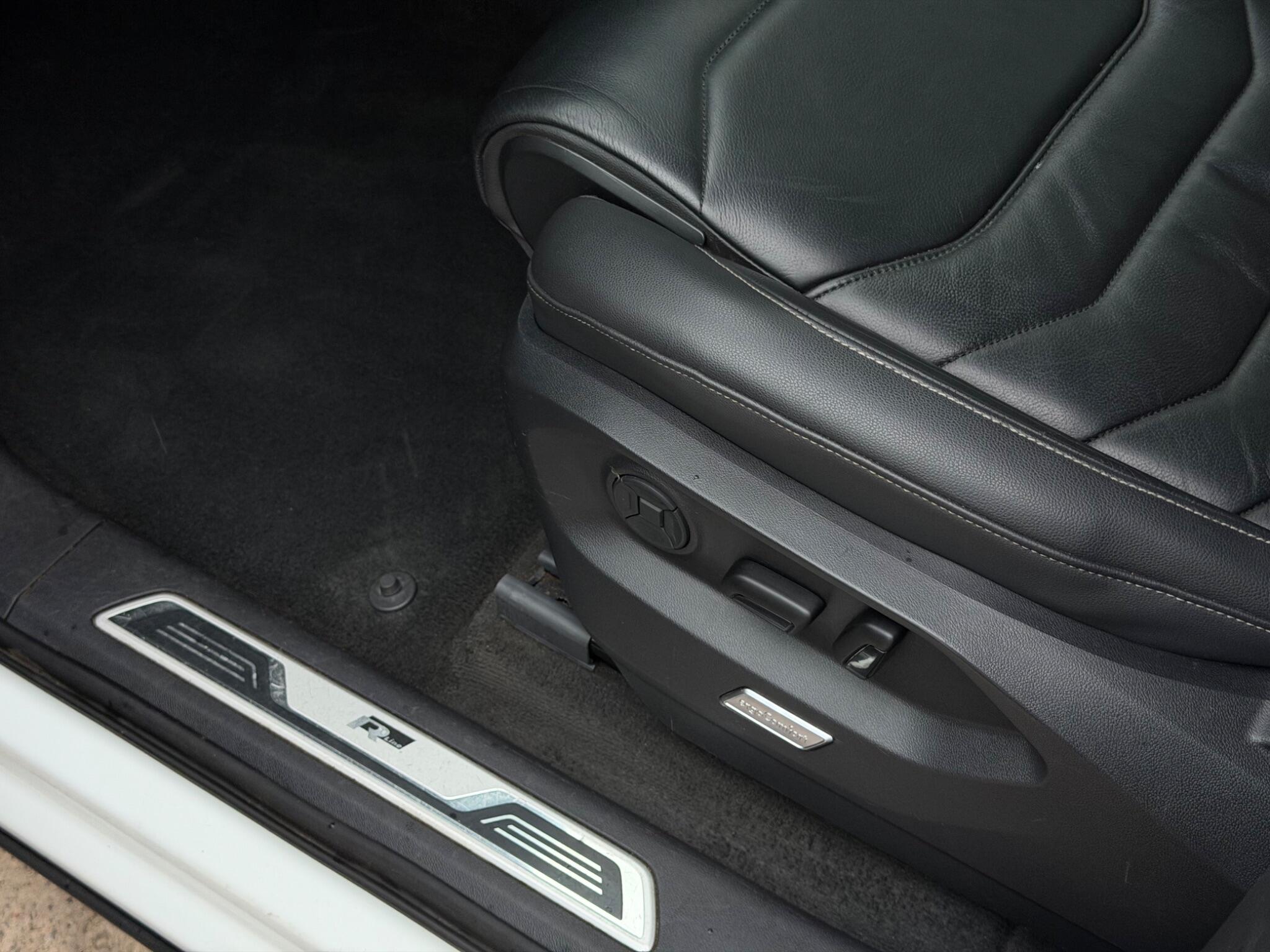 Volkswagen Touareg view 46