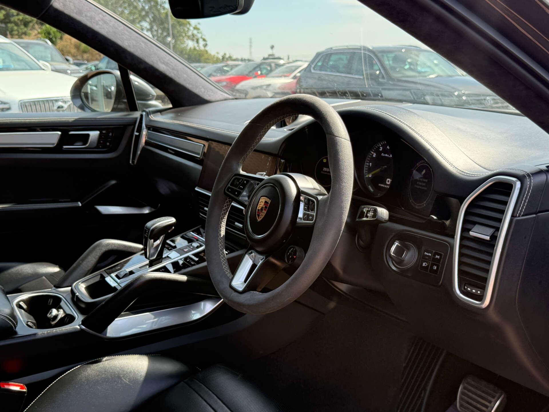 Porsche Cayenne view 36