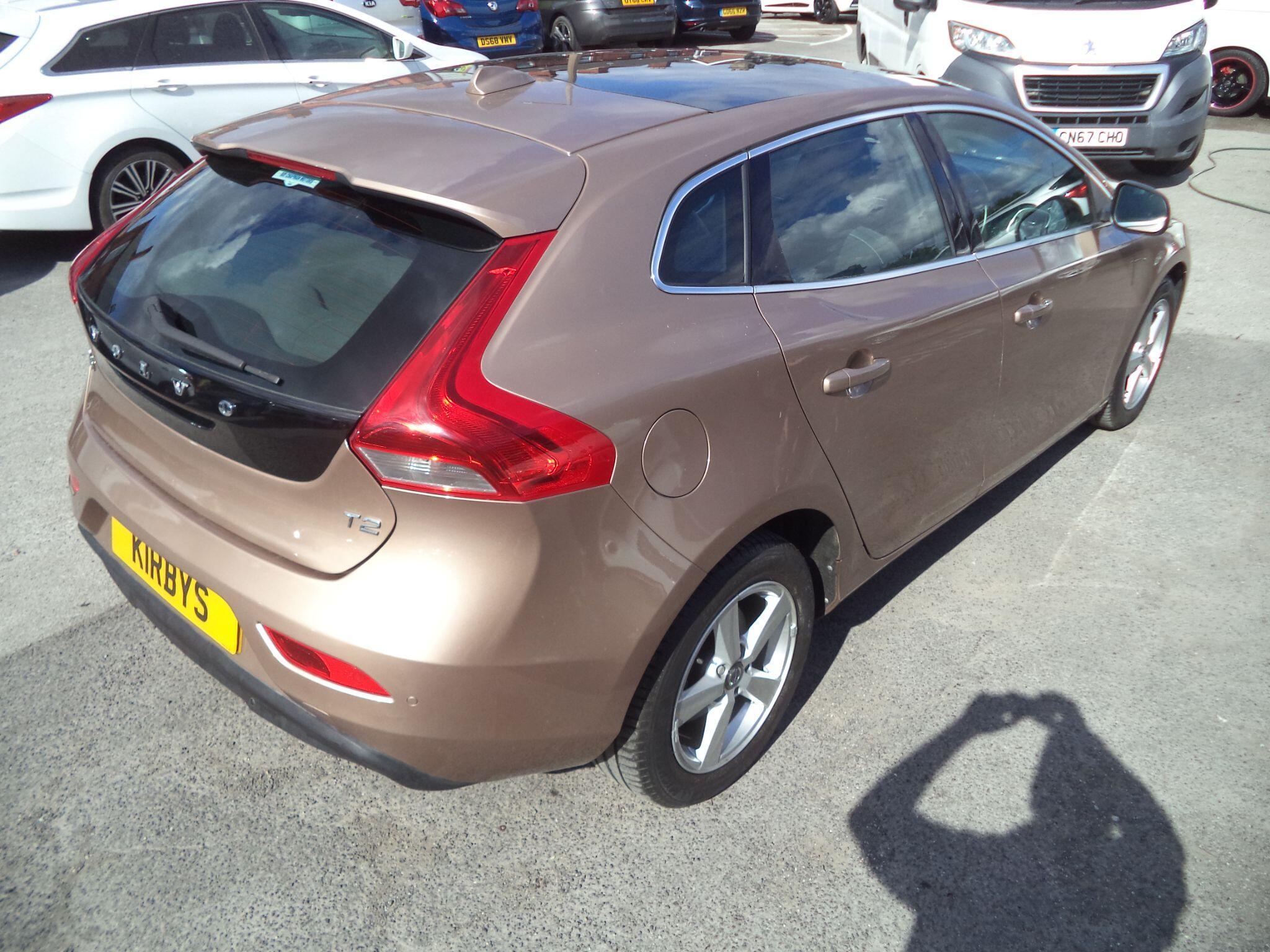 Volvo V40 view 8