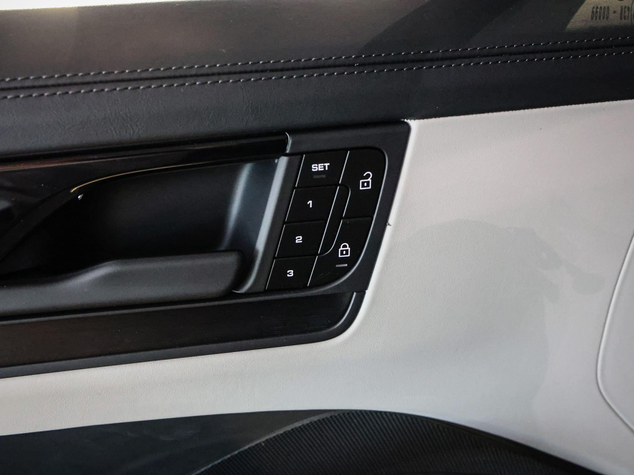 Porsche Cayenne view 12