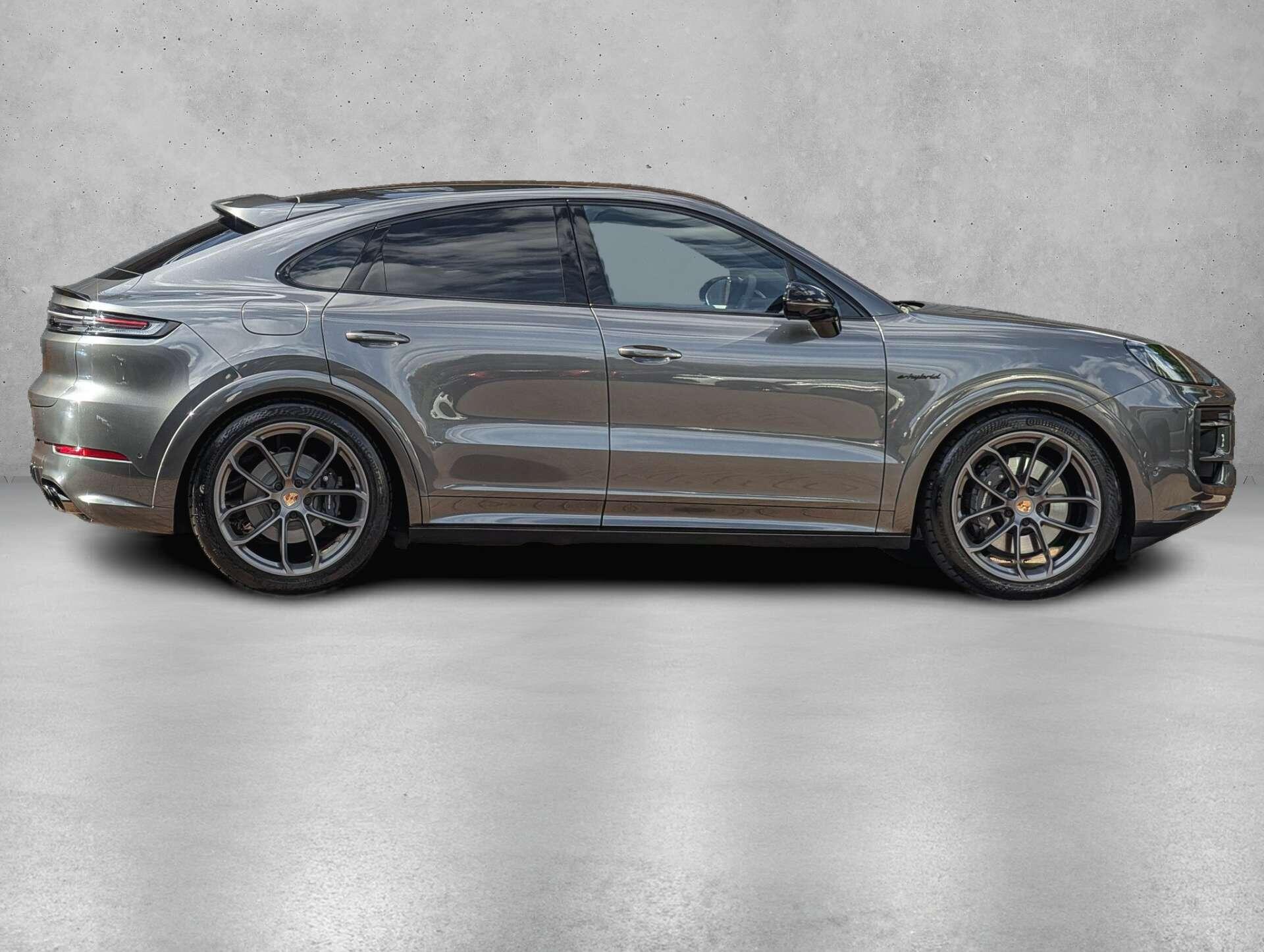 Porsche Cayenne view 8