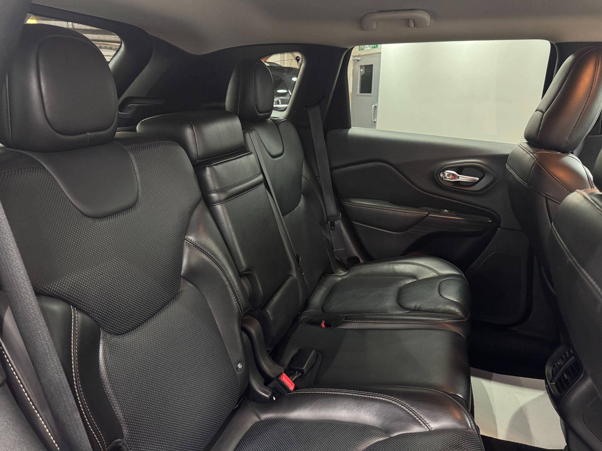 Jeep Cherokee view 50
