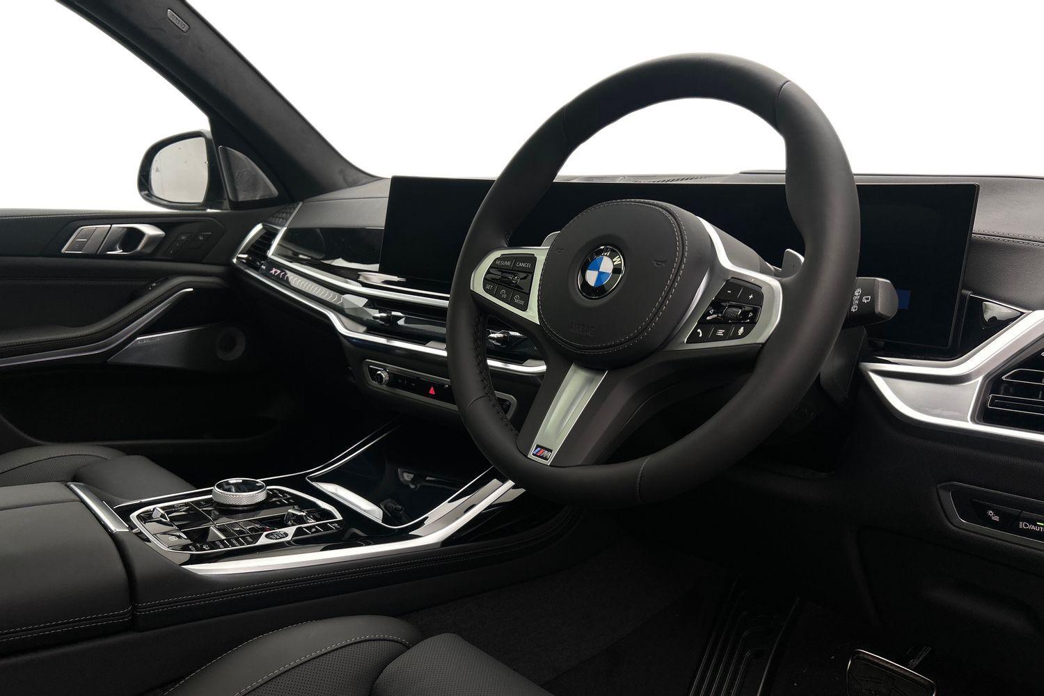 BMW X7 view 6