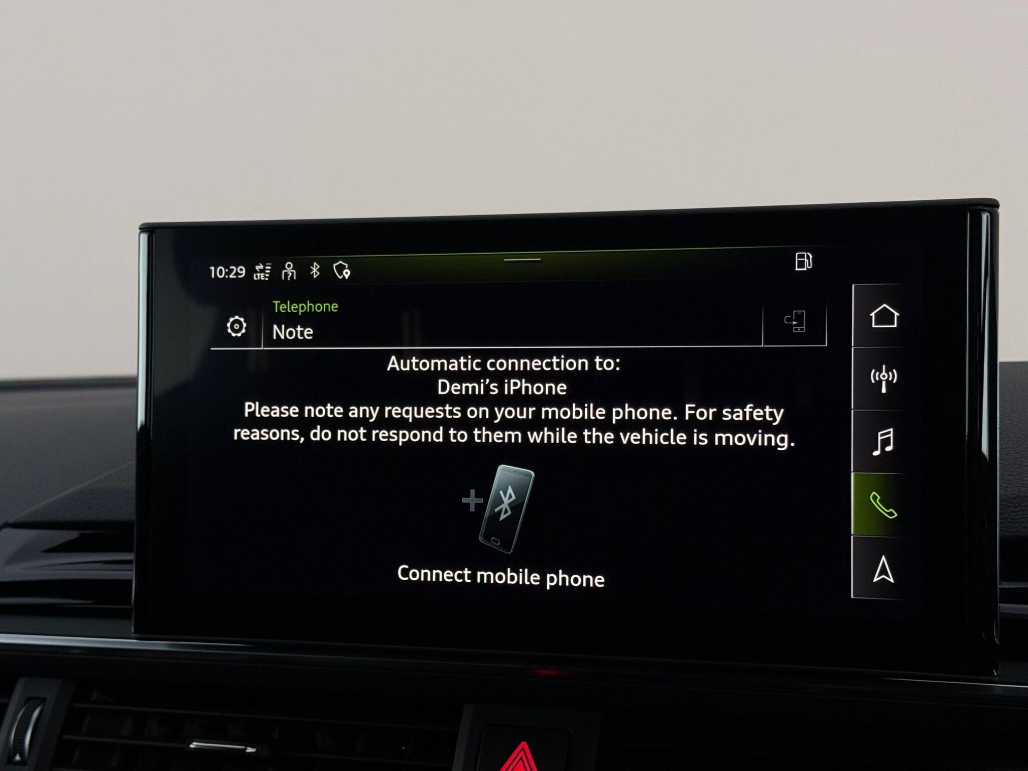 Audi A4 view 24