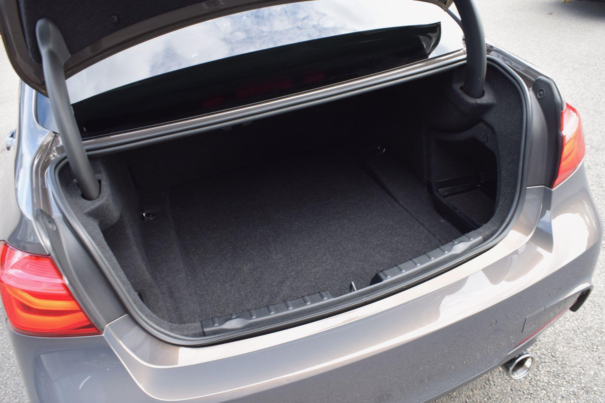 BMW 3 Series view 28