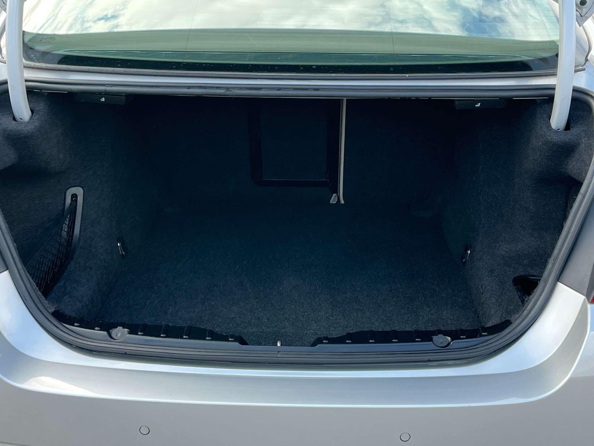 BMW 5 Series view 44