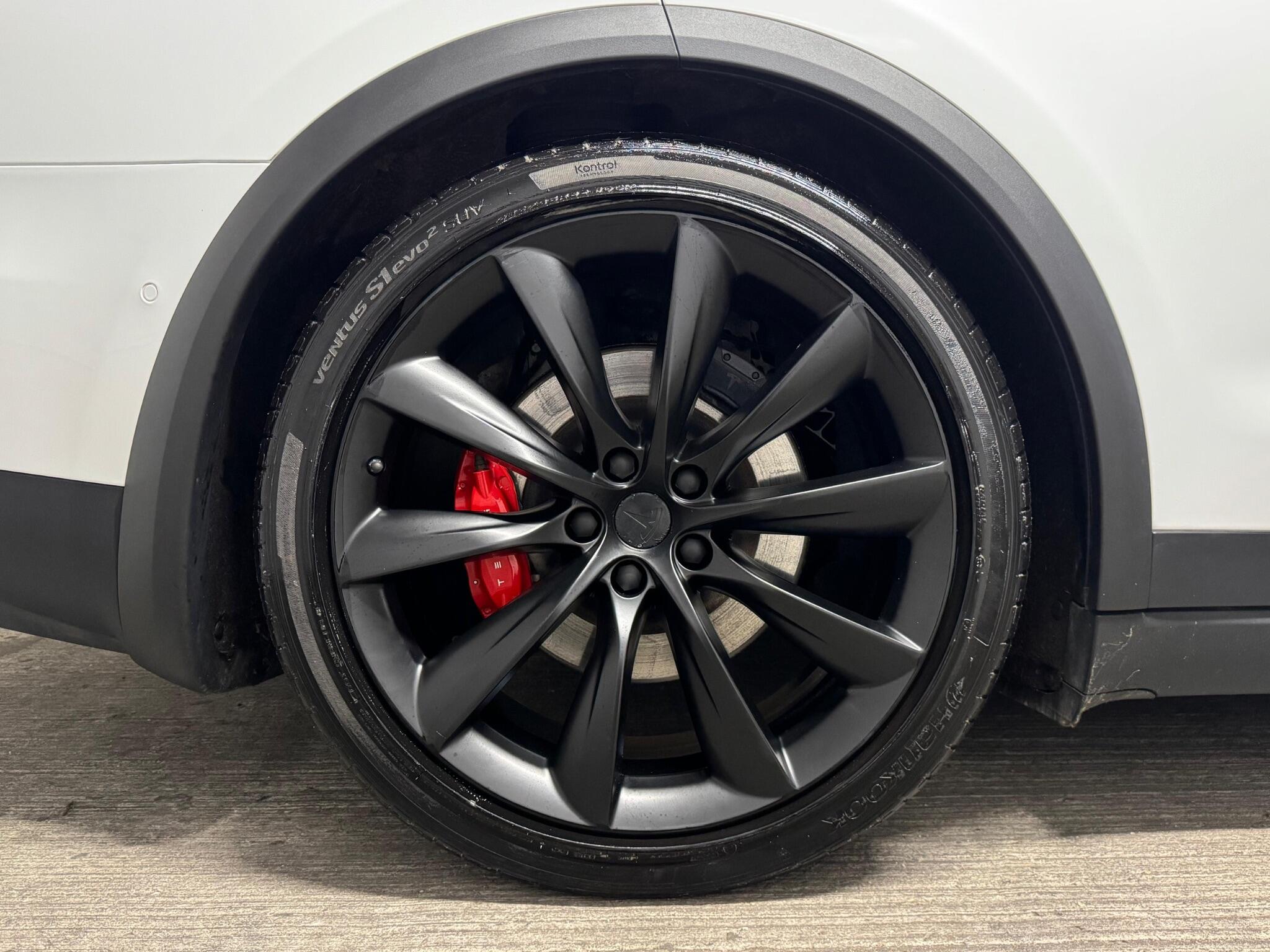Tesla Model X view 27