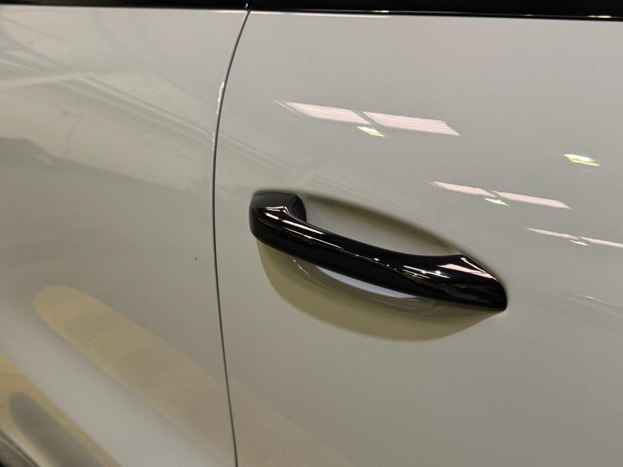 Porsche Cayenne view 28
