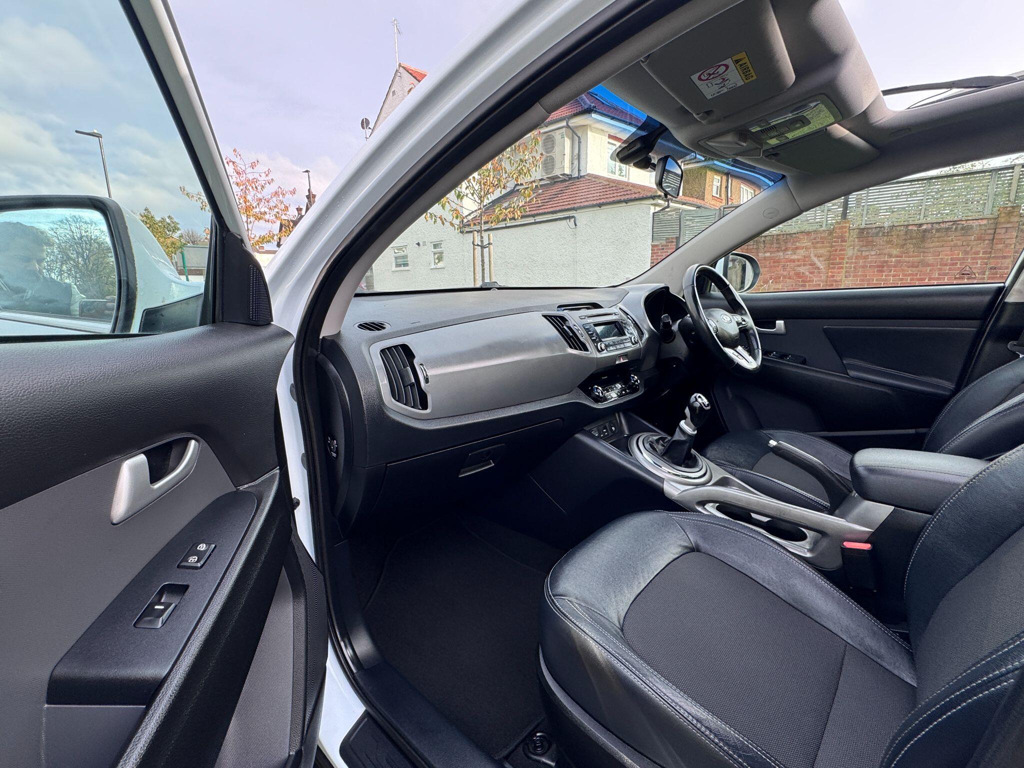 2015 Kia Sportage image 17
