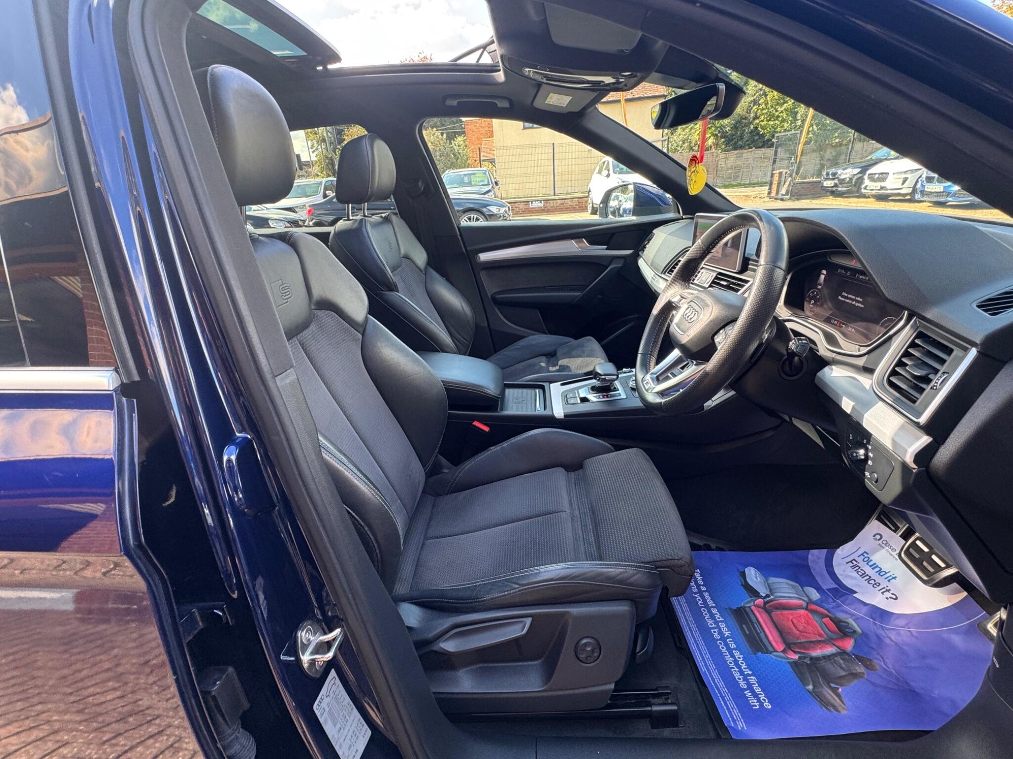 Audi Q5 view 14
