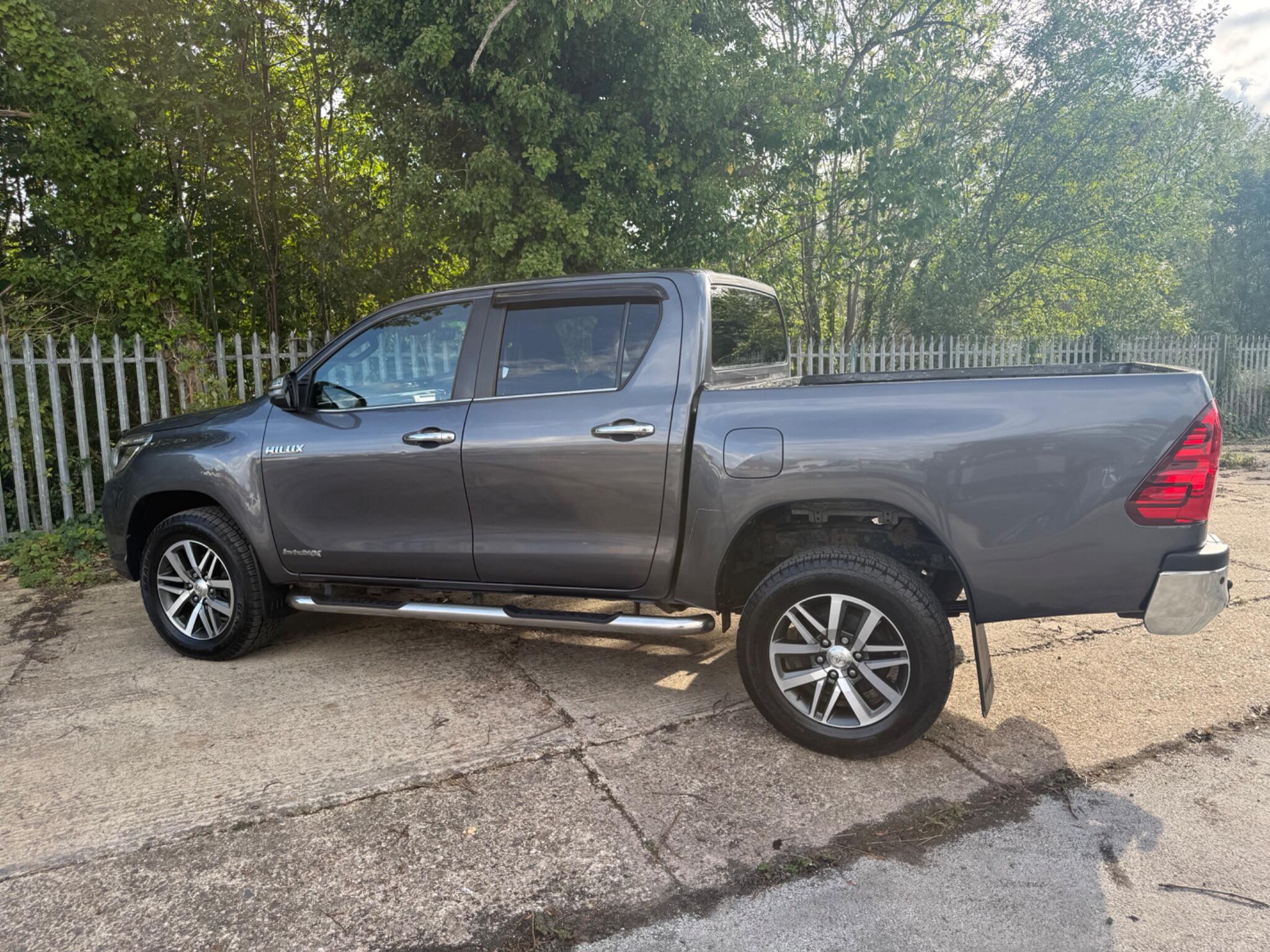 Toyota Hilux view 7