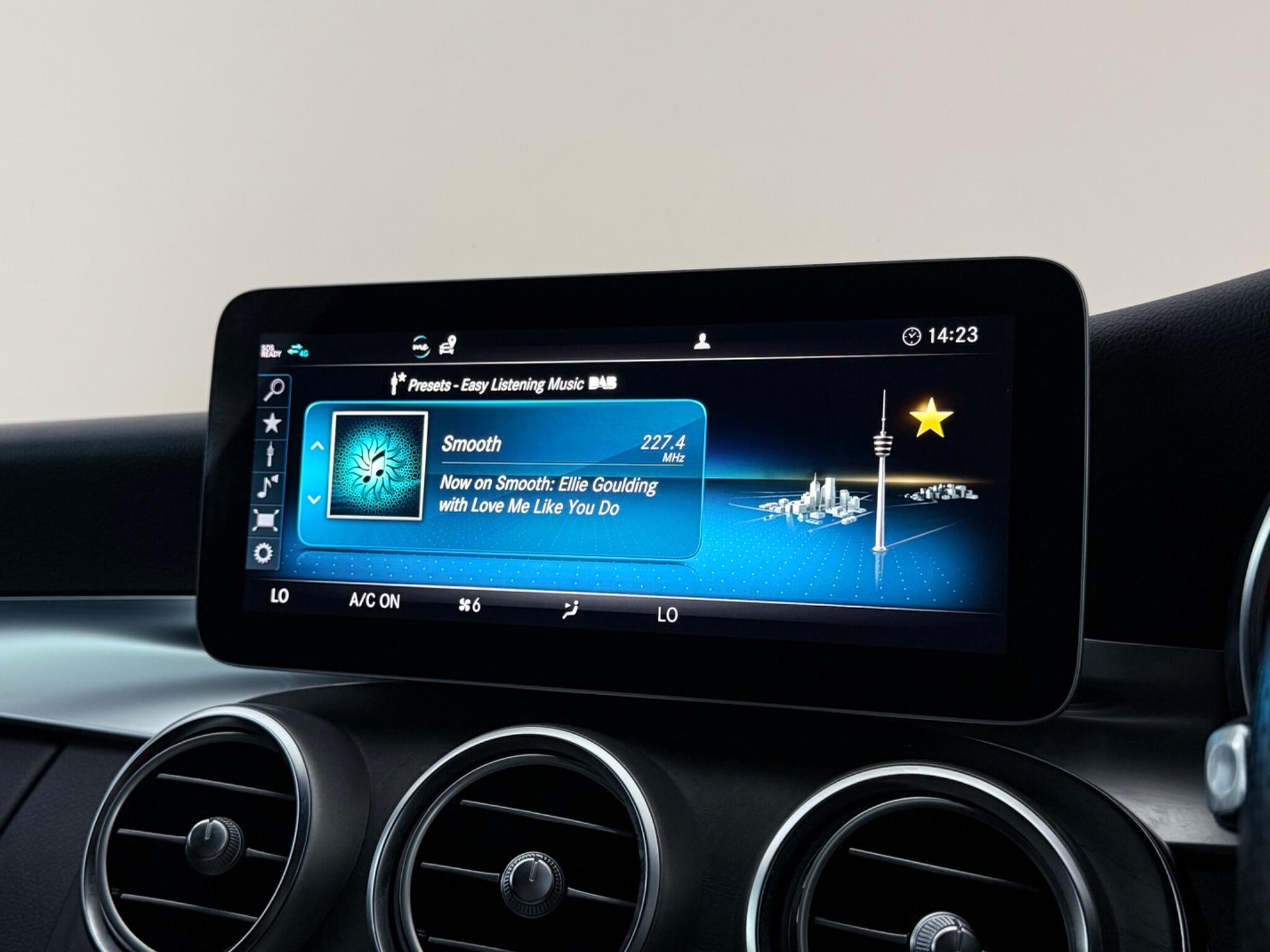 Mercedes-Benz C-Class view 24