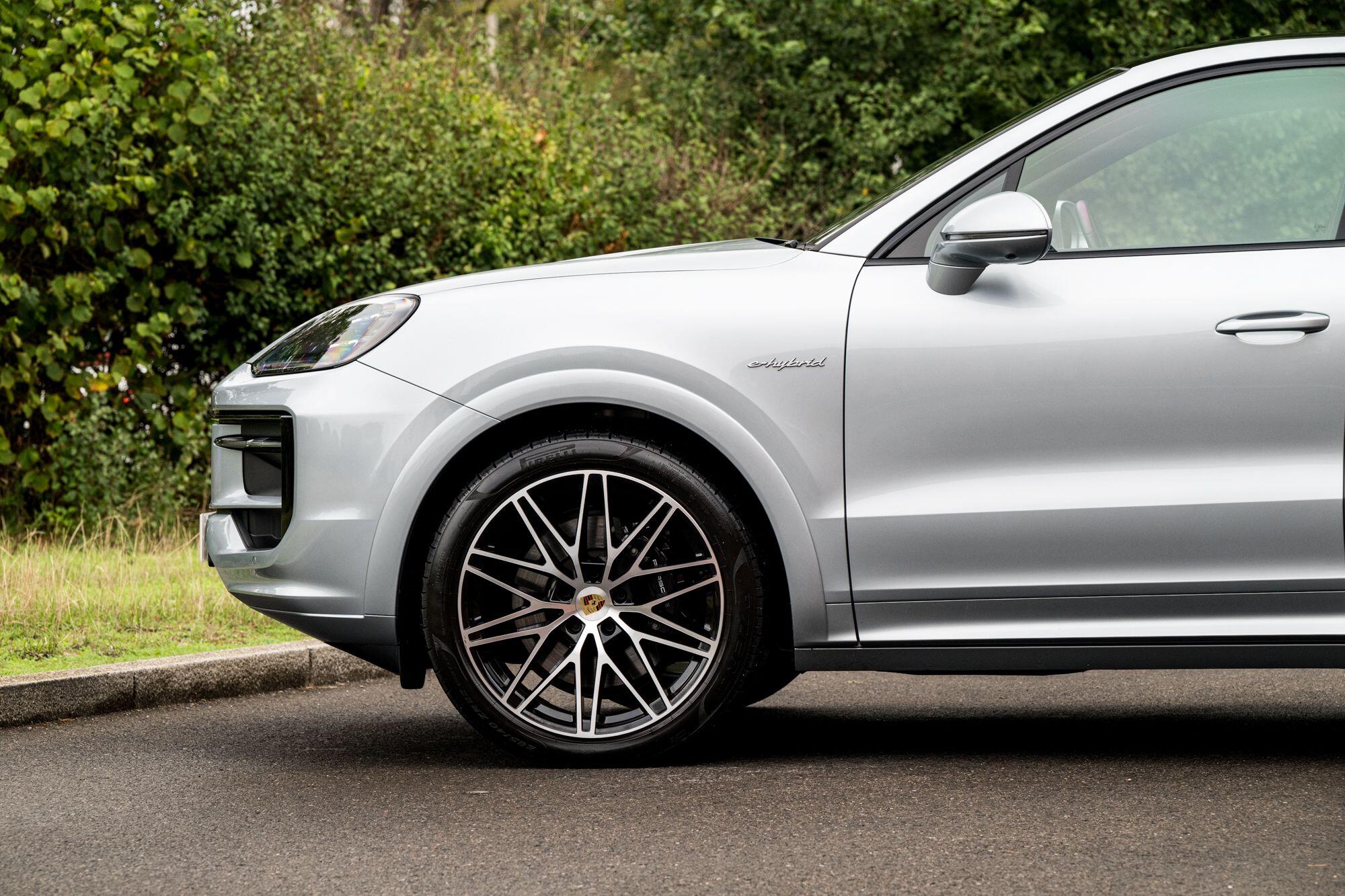 Porsche Cayenne view 22