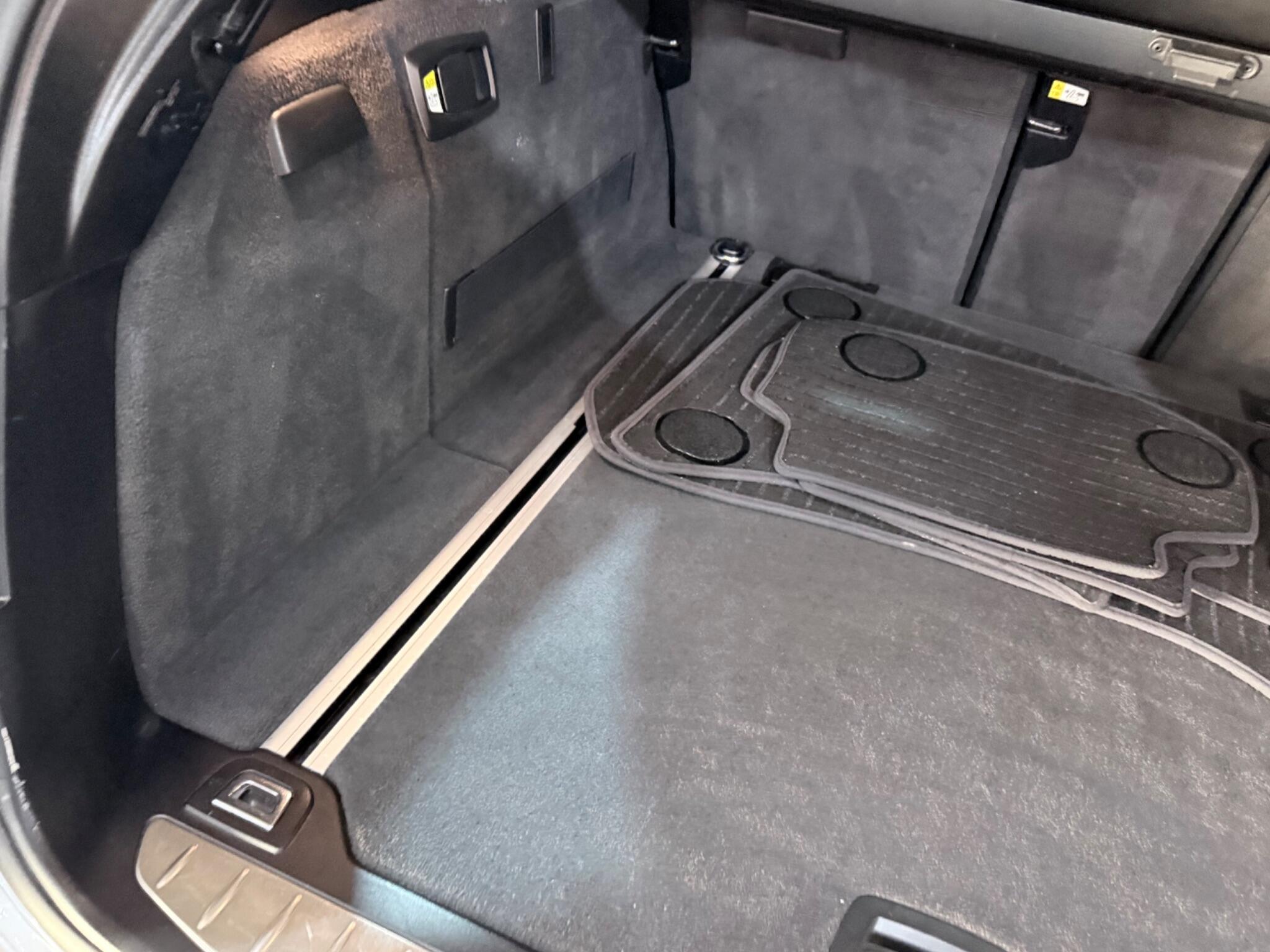 BMW 5 Series view 25