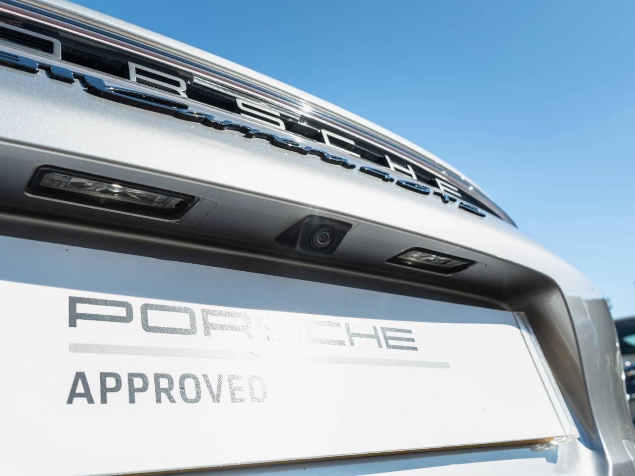 Porsche 911 view 12