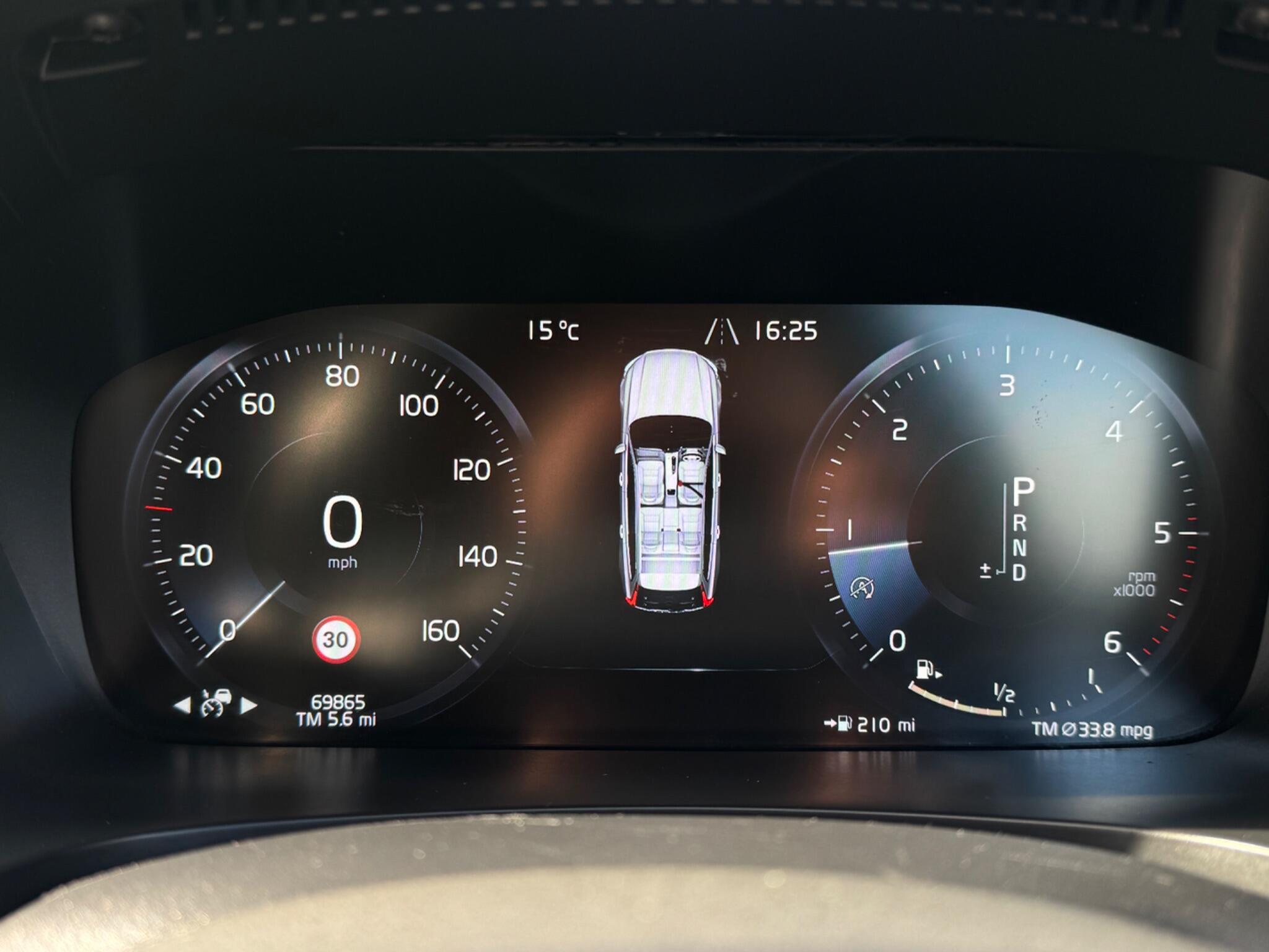 Volvo V90 Cross Country view 51
