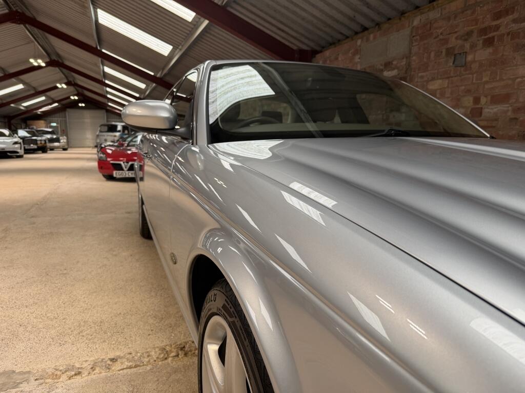Jaguar XJ view 17