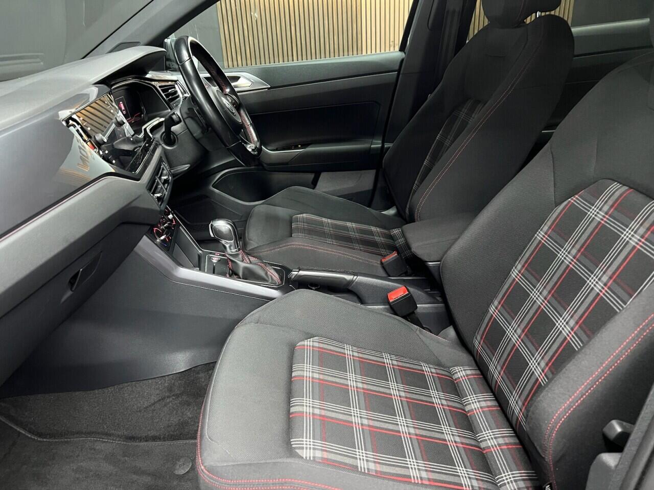 Volkswagen Polo view 28