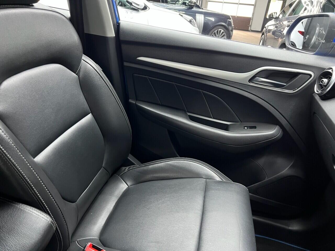 MG ZS view 35