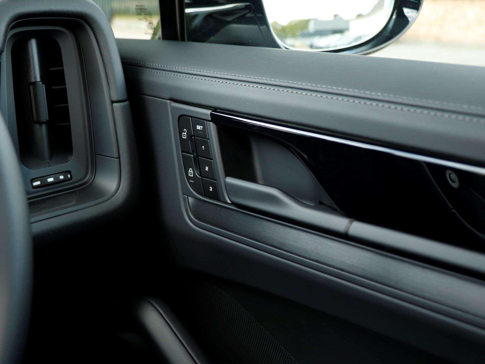 Porsche Cayenne view 21