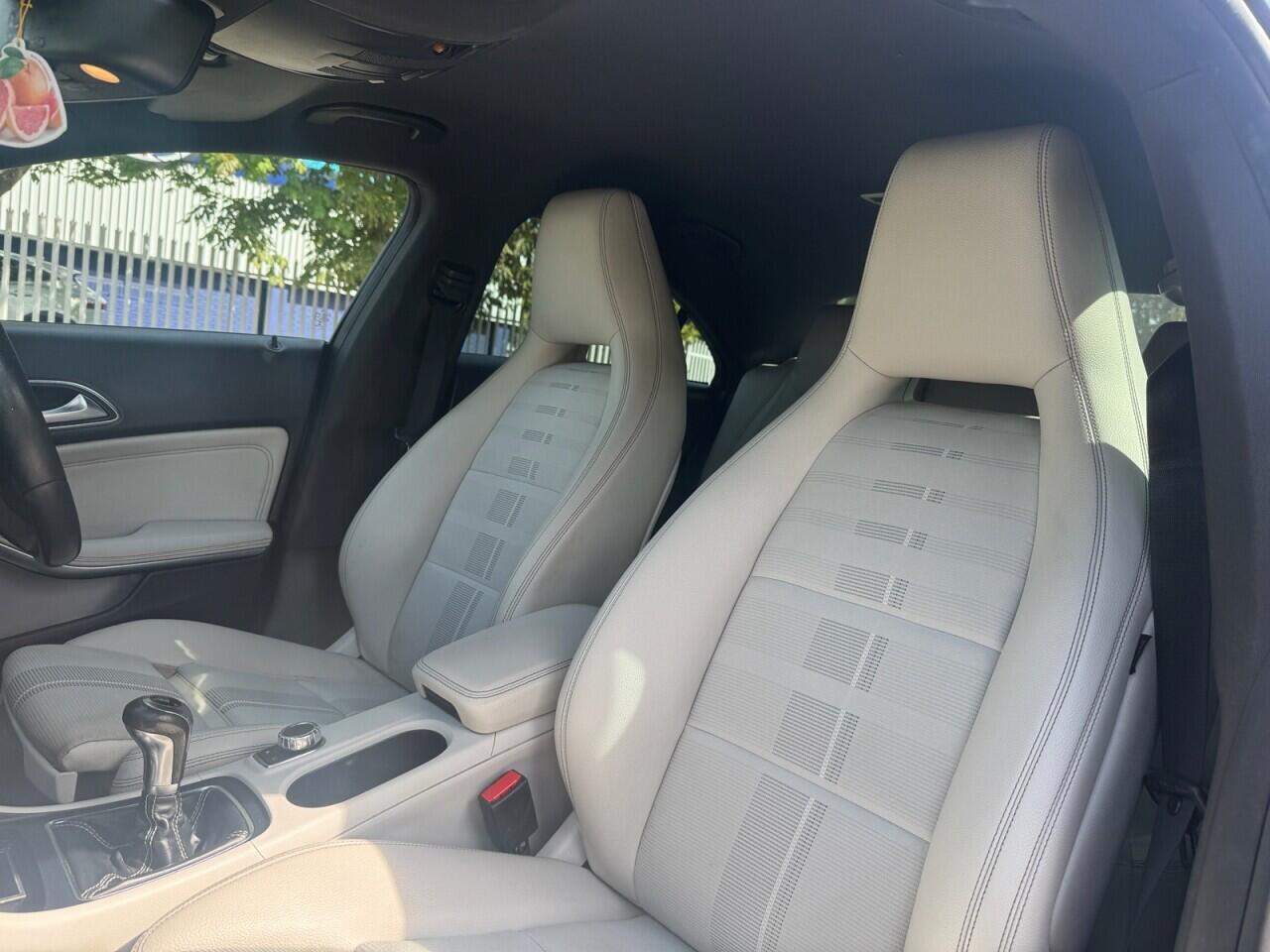 Mercedes-Benz Cla view 14