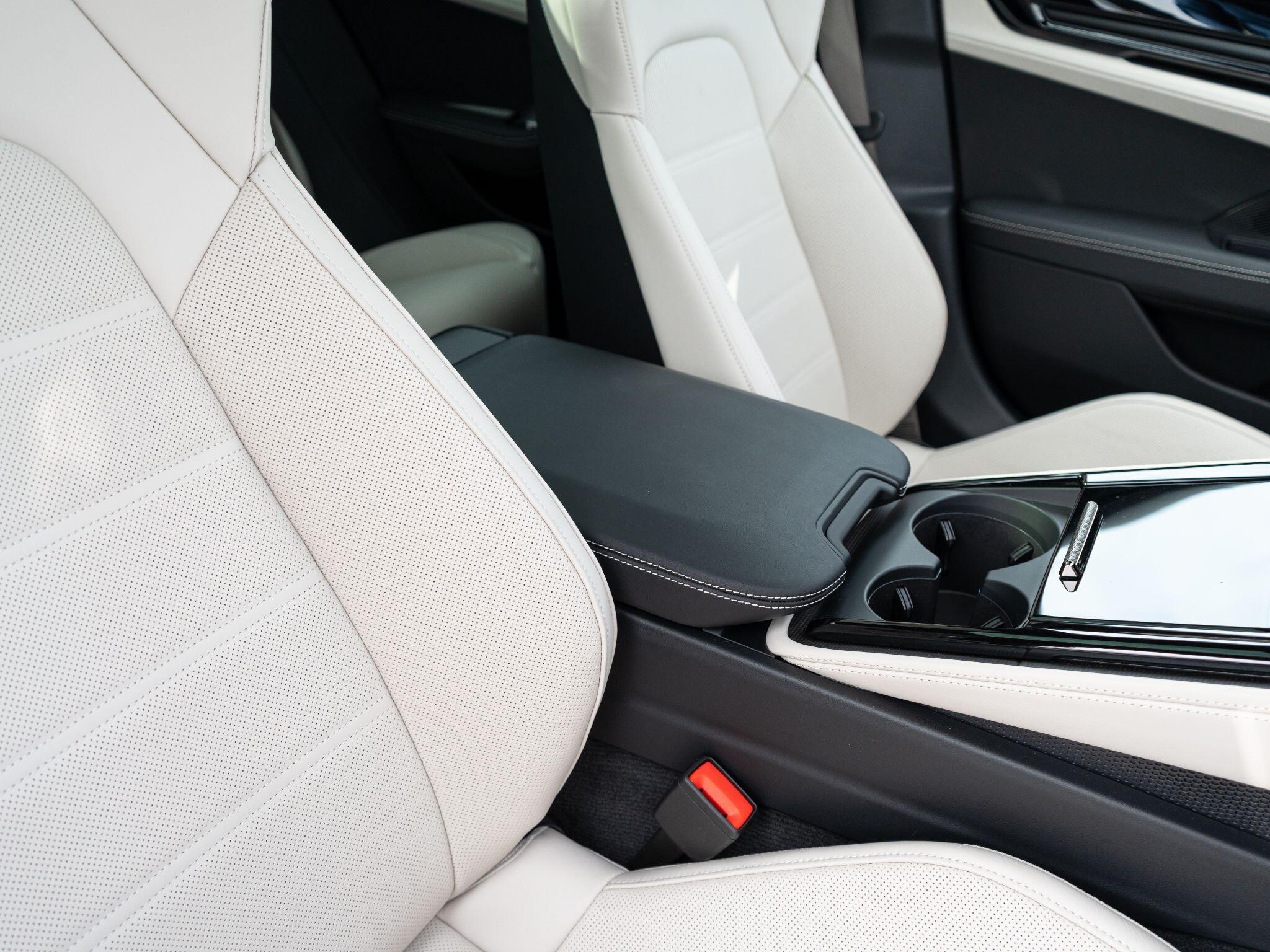 Porsche Panamera view 30