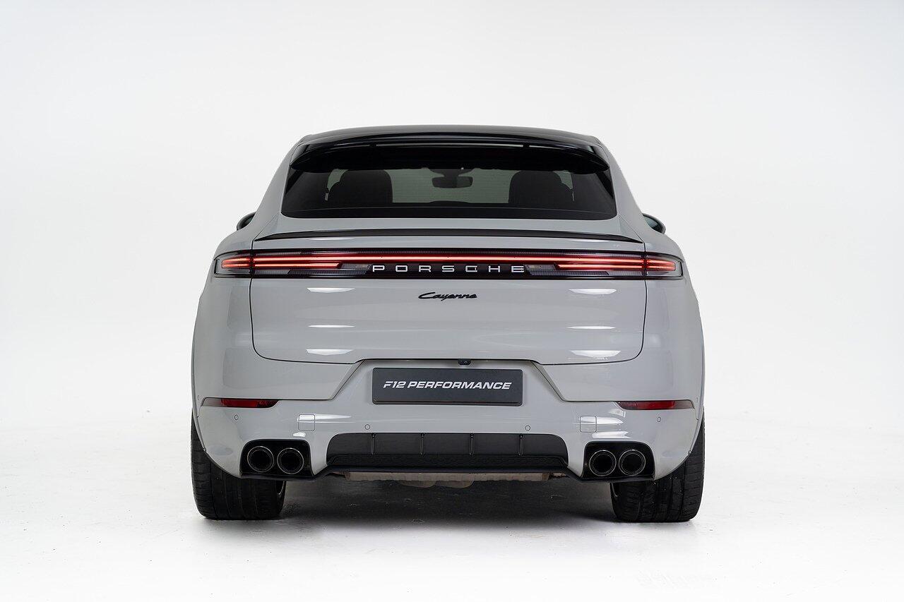 Porsche Cayenne view 8