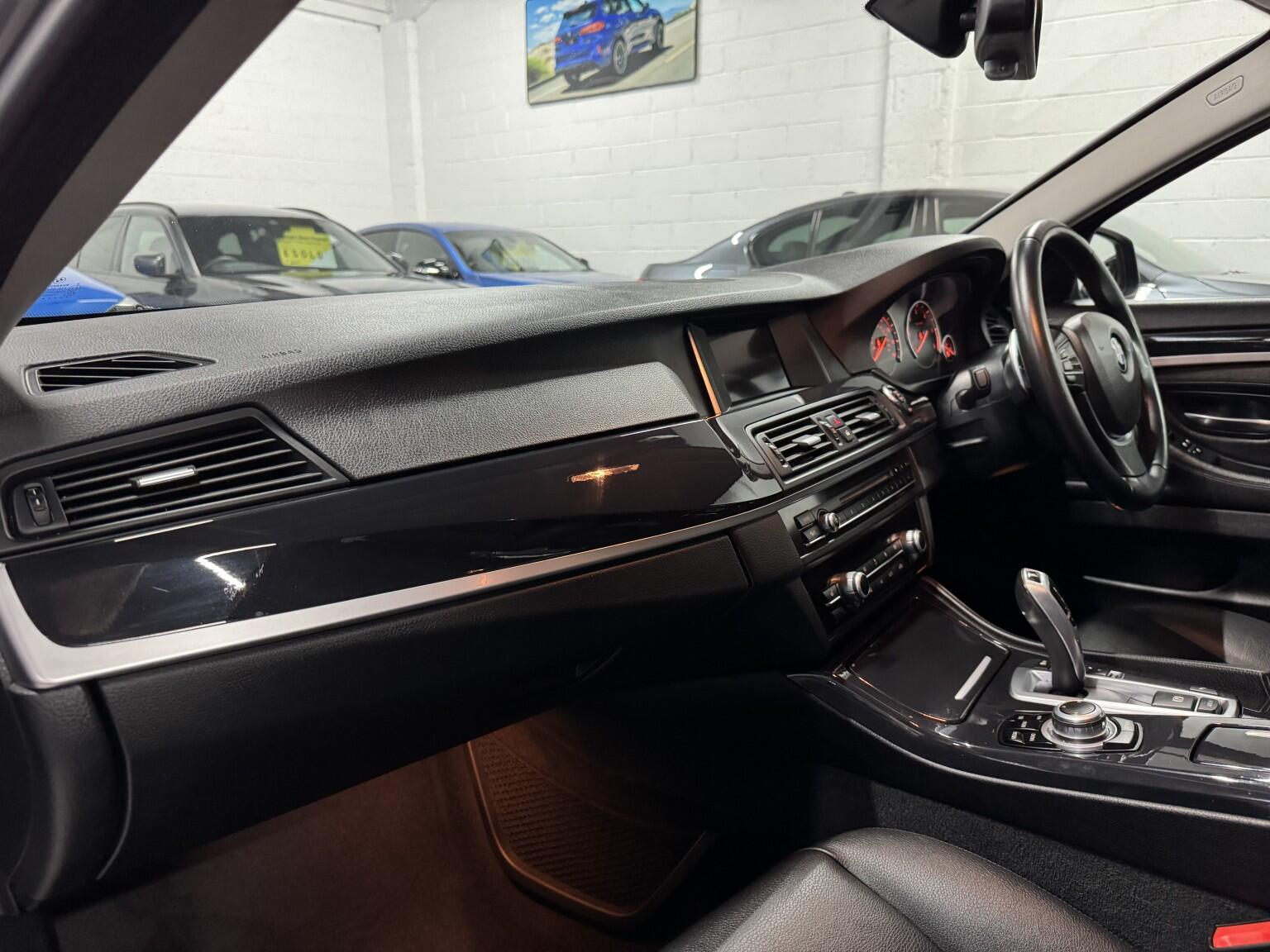 BMW 5 Series view 19