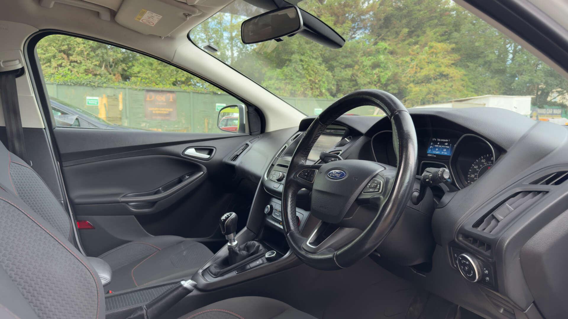 Ford Focus view 7
