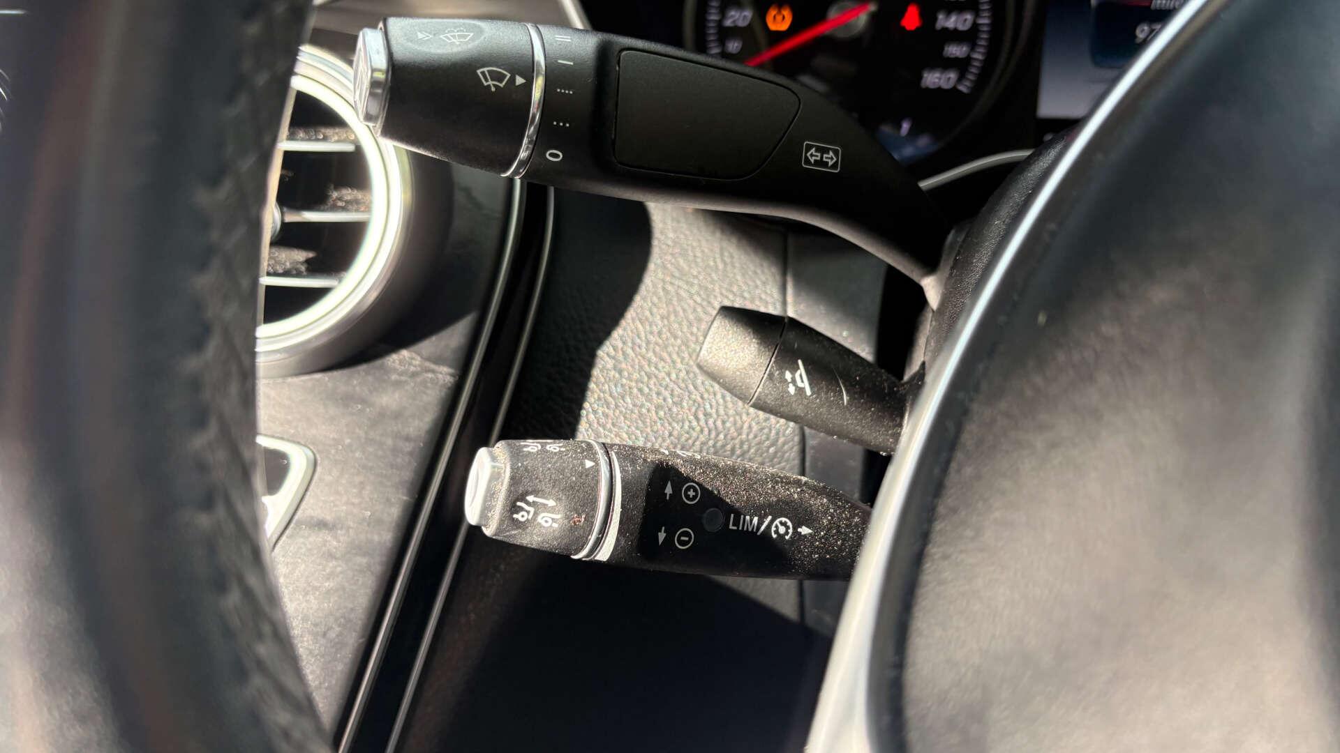 Mercedes-Benz C-Class view 18