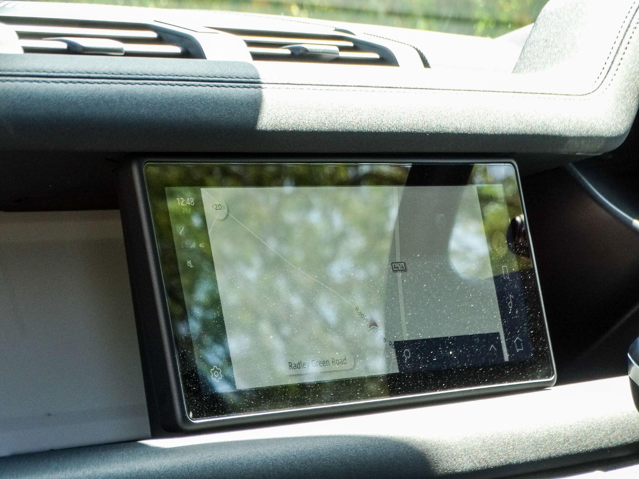 Land Rover Defender 90 view 16