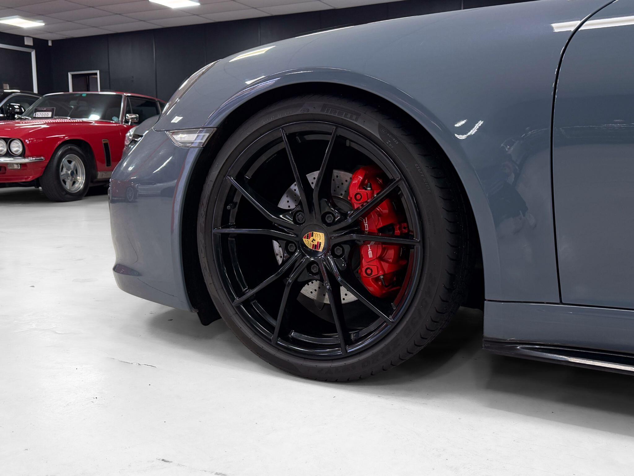 Porsche 911 view 39