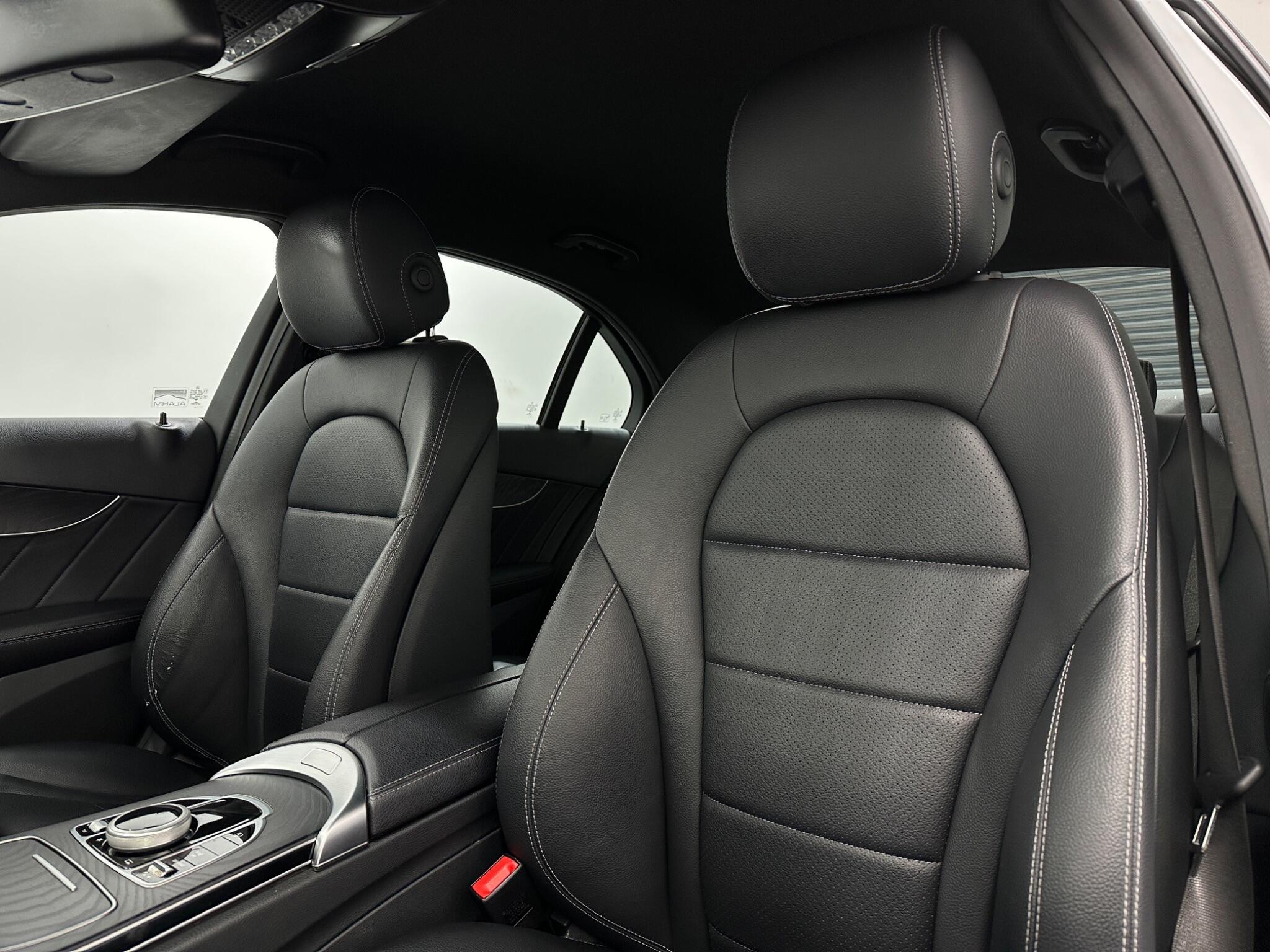 Mercedes-Benz C-Class view 37