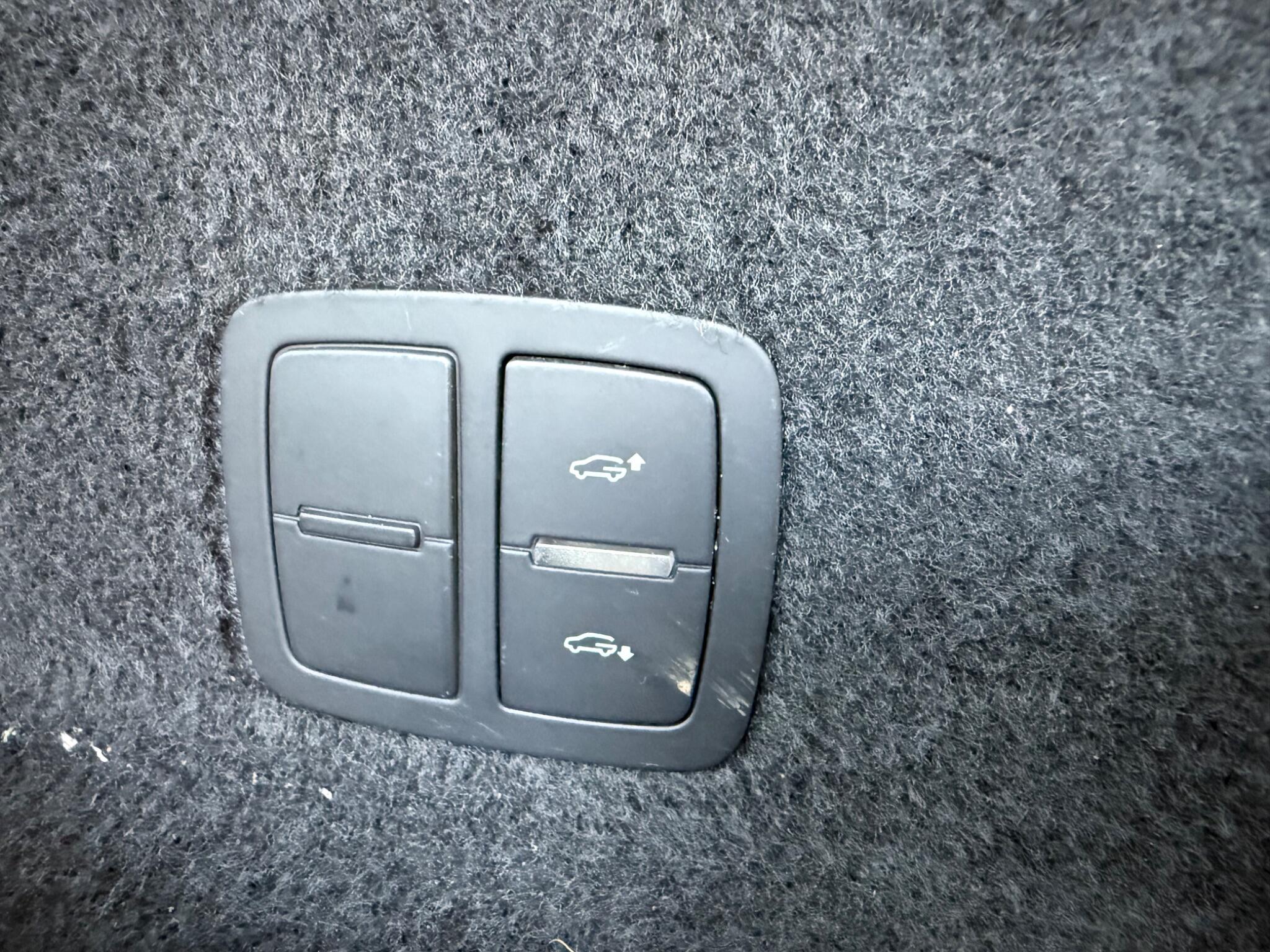 Audi Q7 view 16