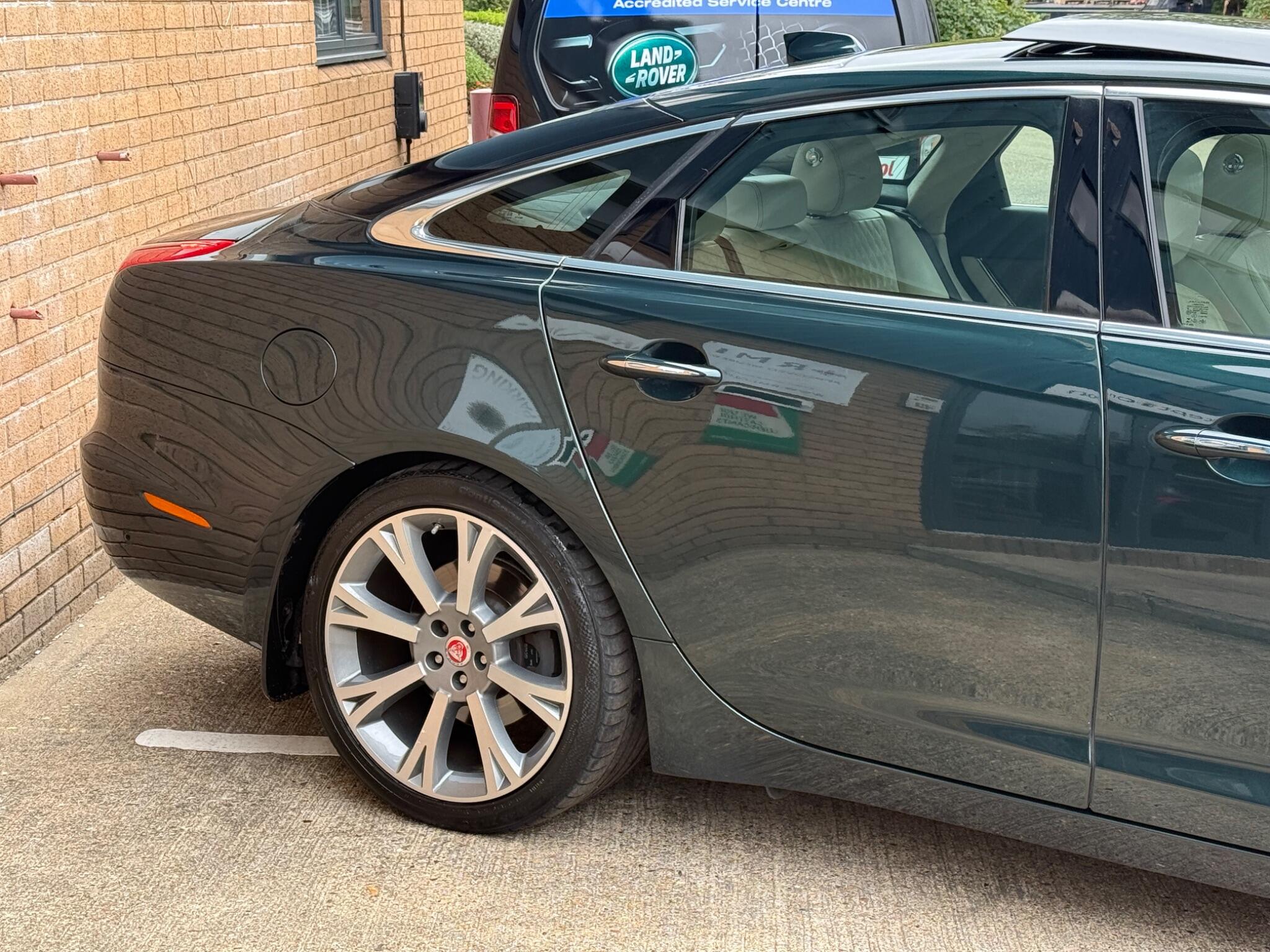 Jaguar XJ view 8