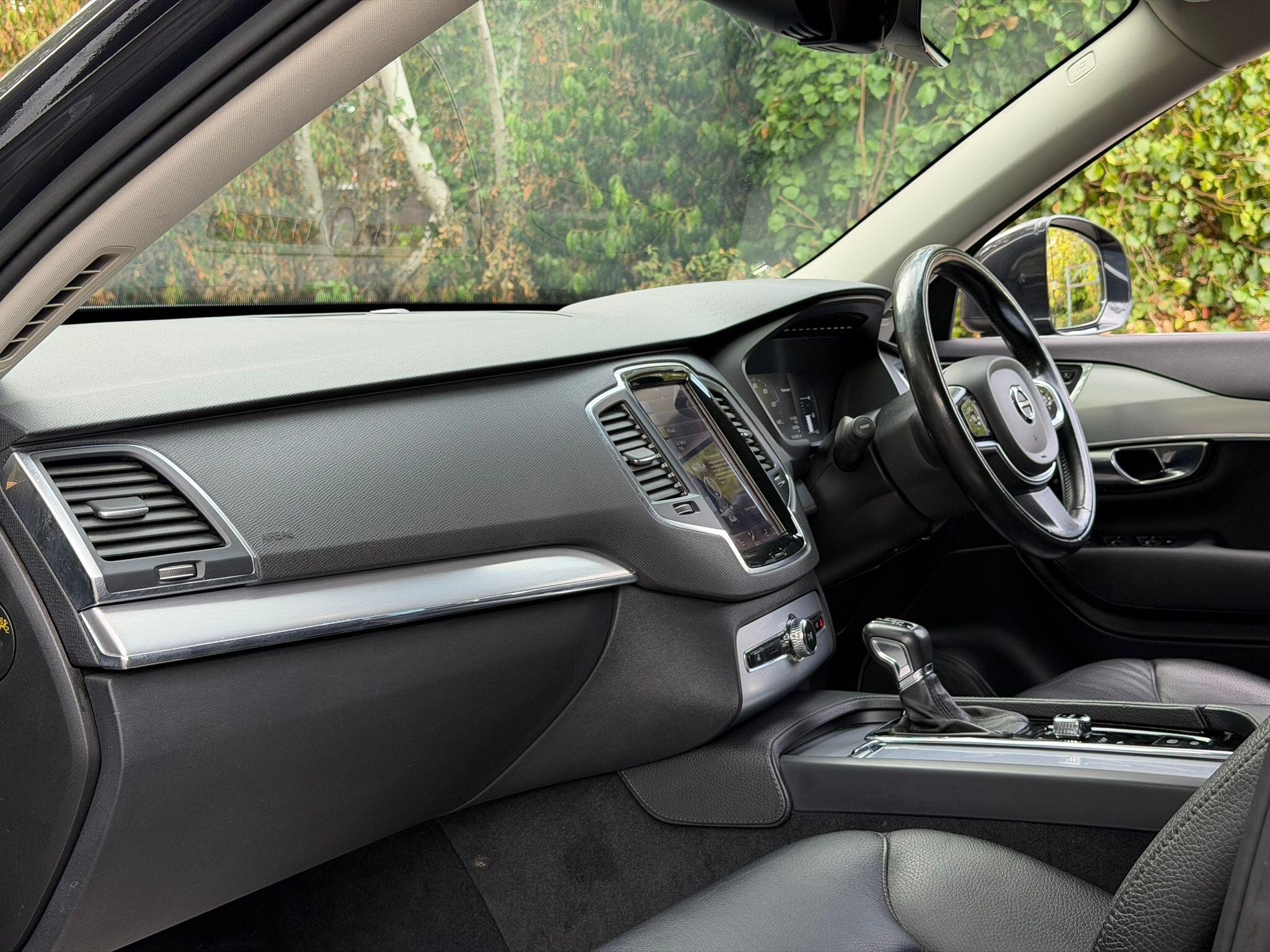 Volvo XC90 view 13