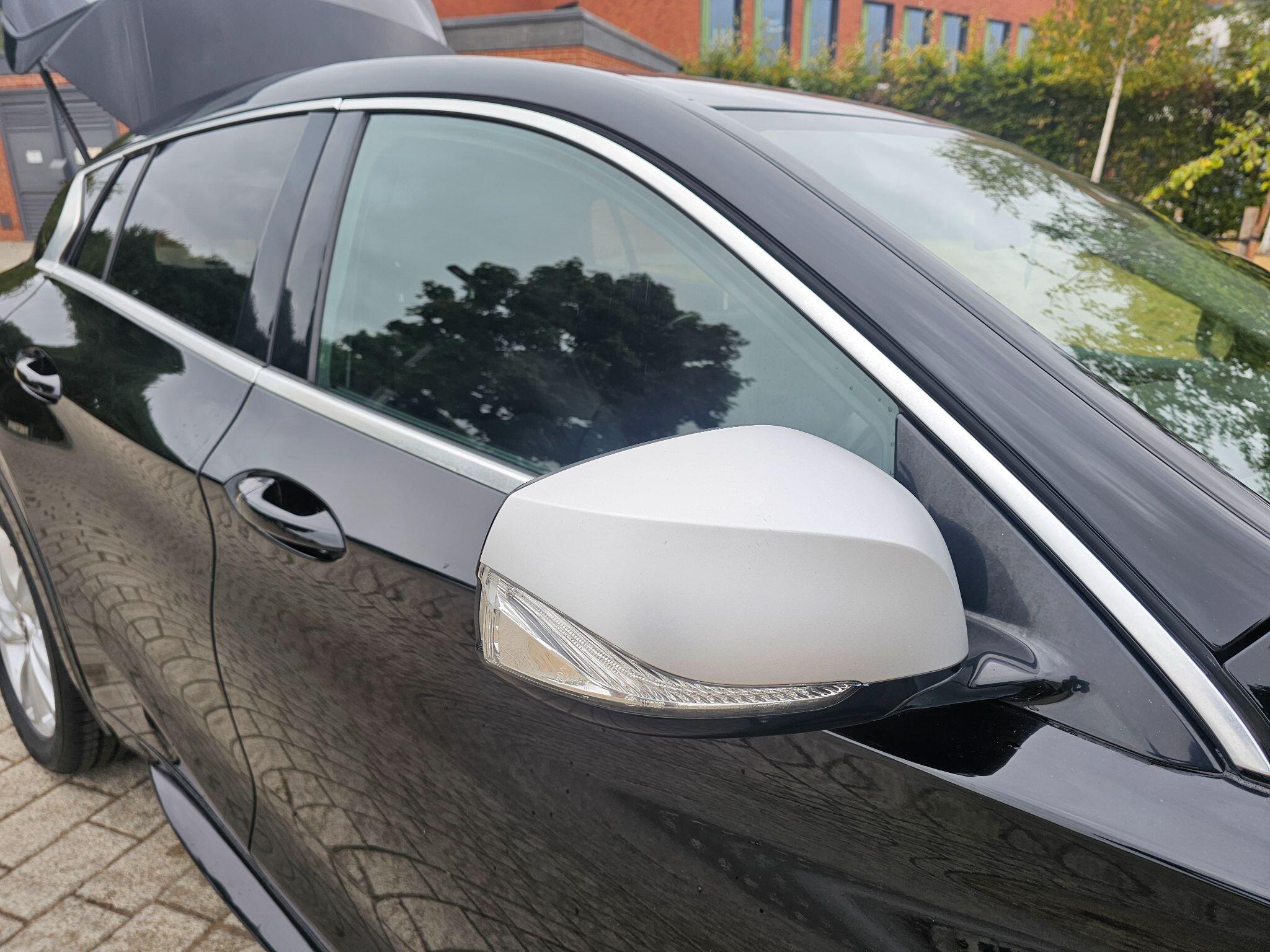 Infiniti Q30 view 14