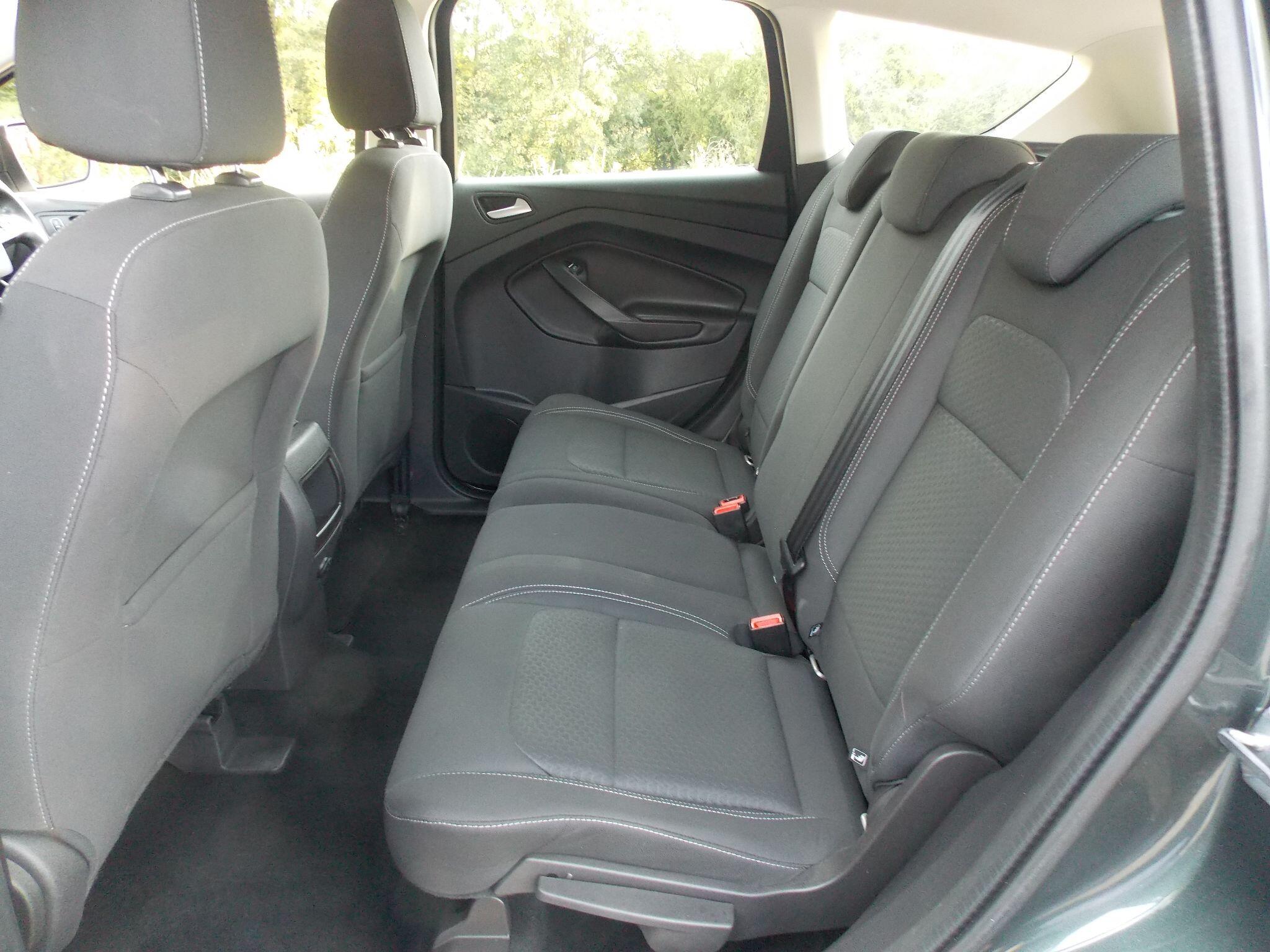 Ford Kuga view 34