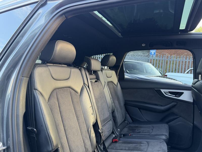 Audi Q7 view 54
