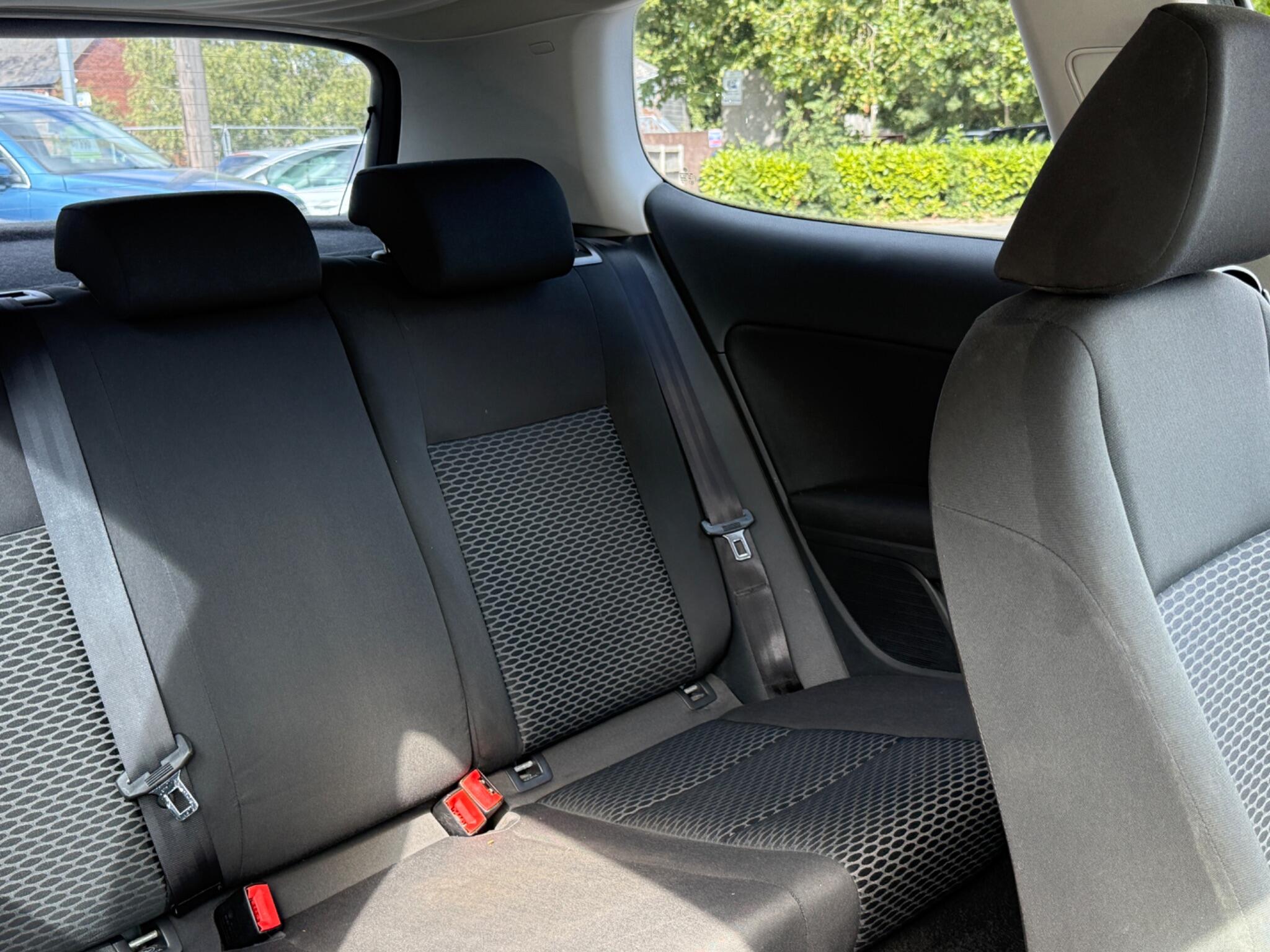 Volkswagen Golf - Image 27