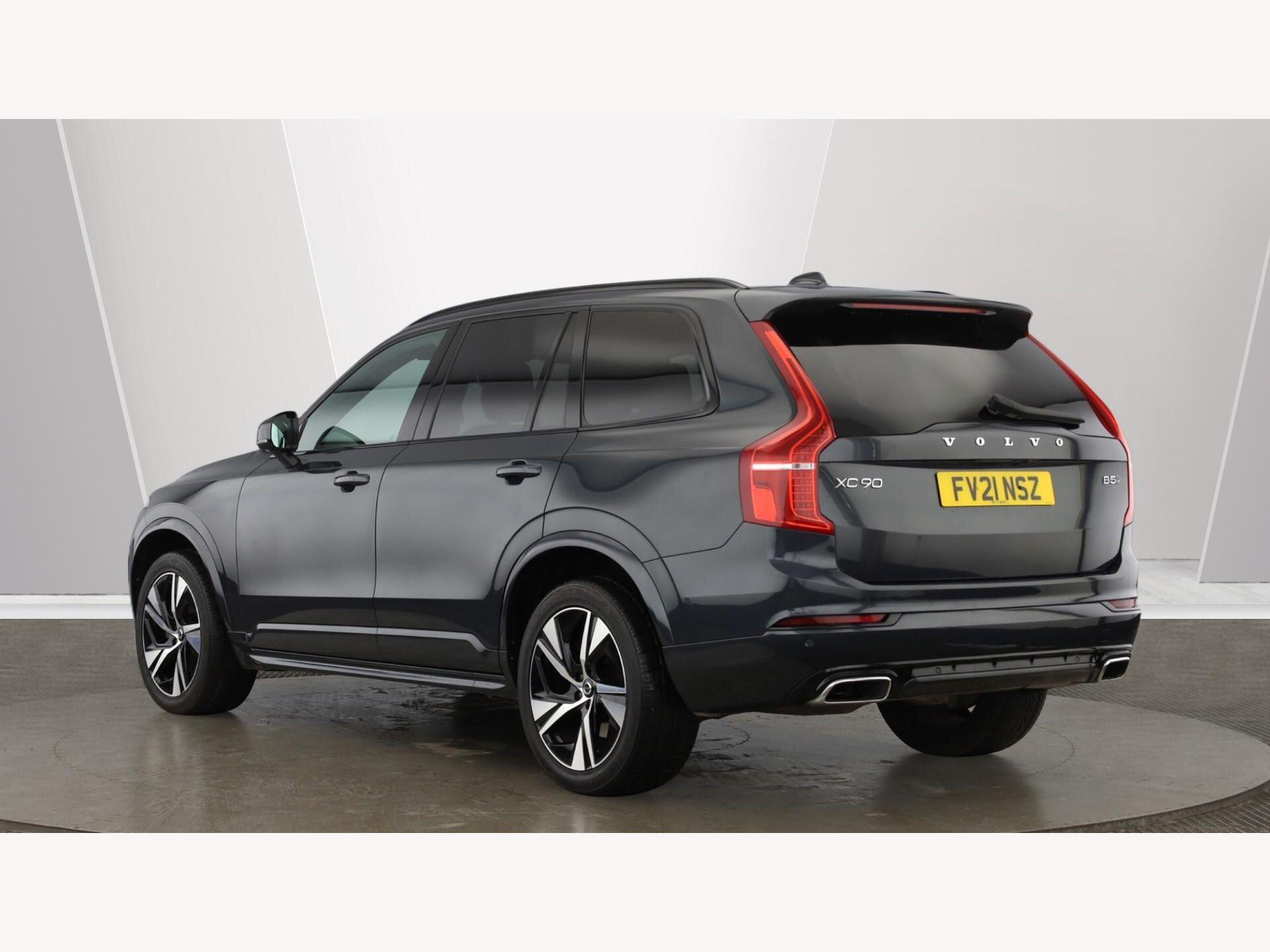 Volvo XC90 view 3