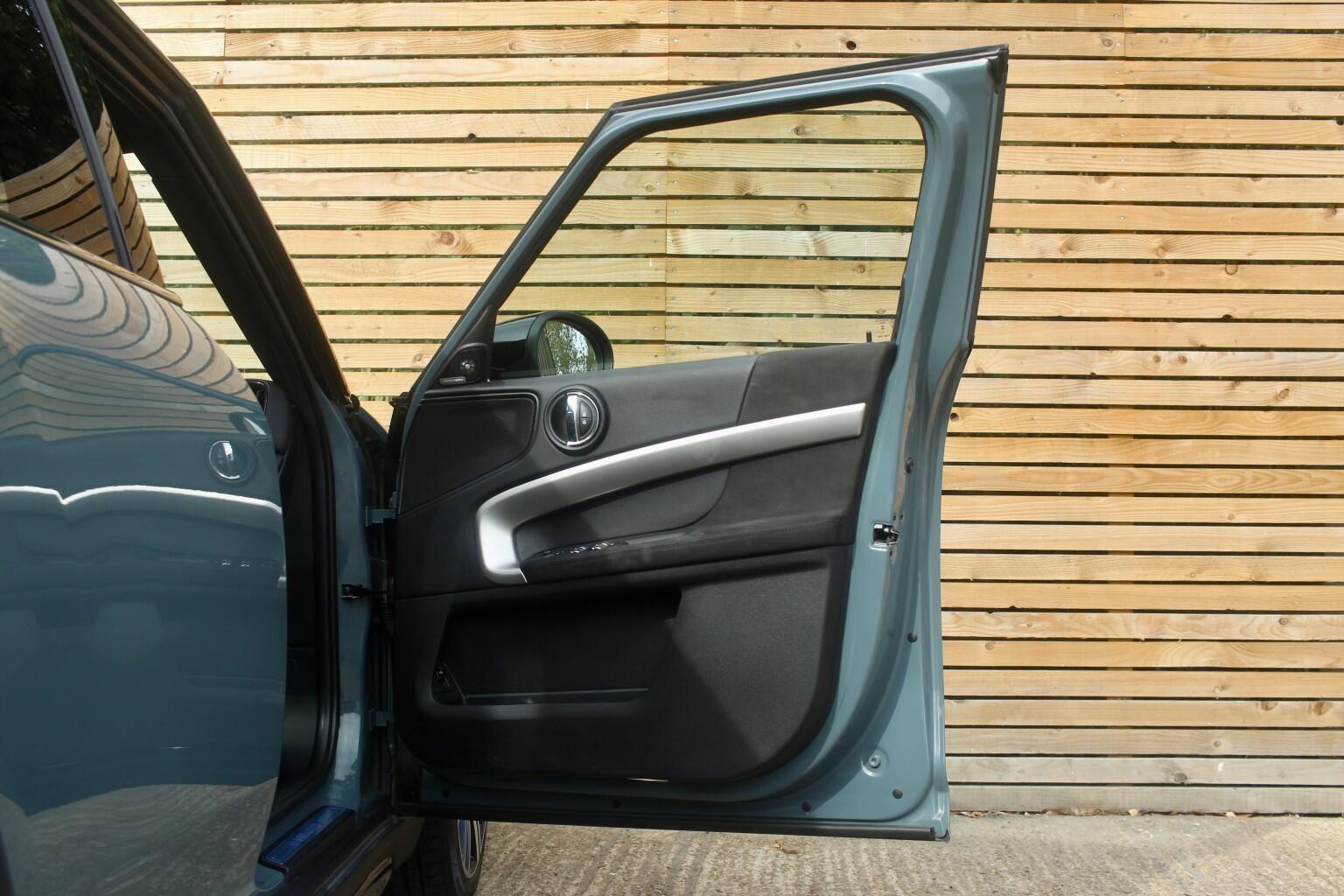 Mini Countryman view 29