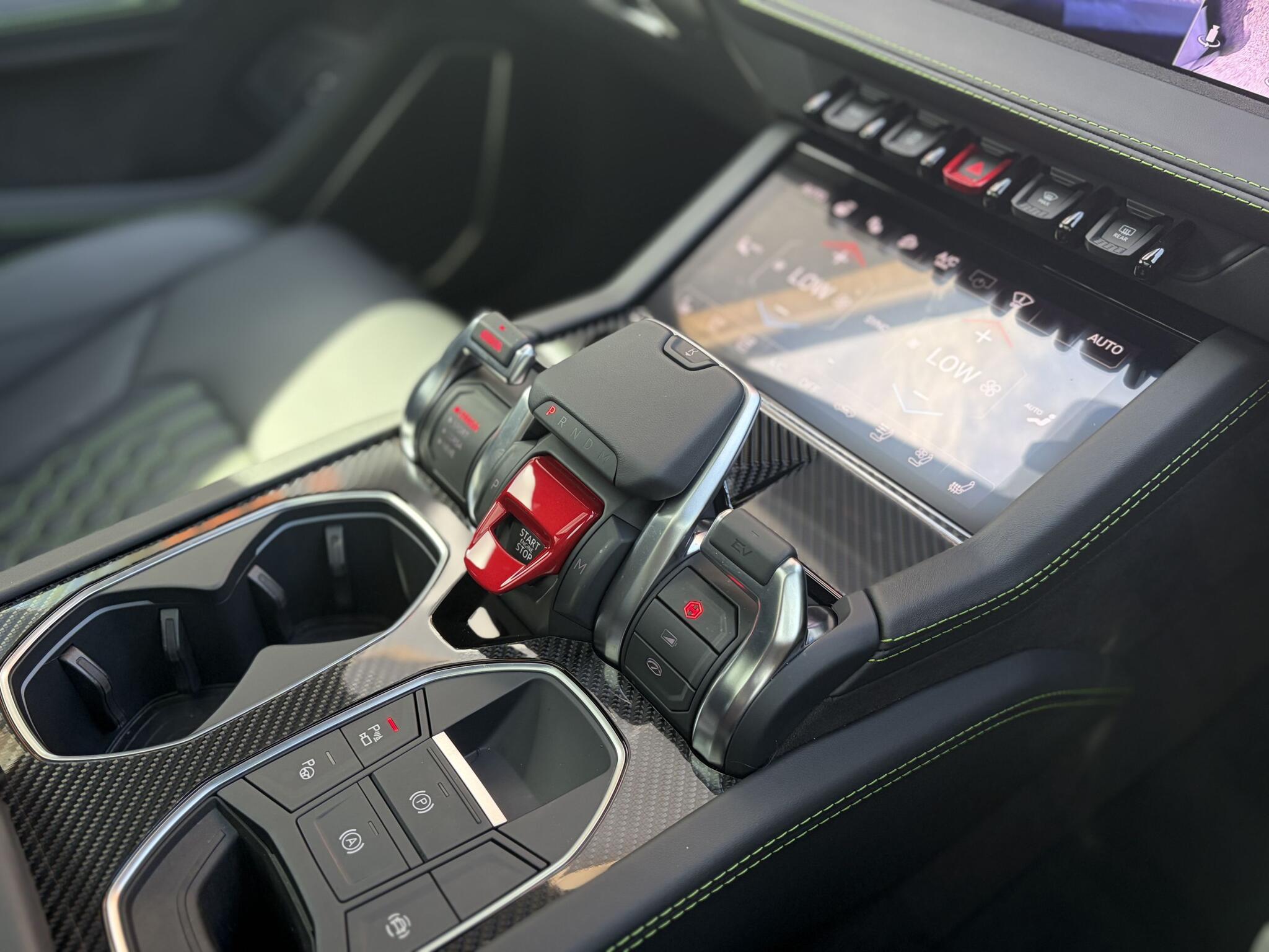 Lamborghini Urus view 33