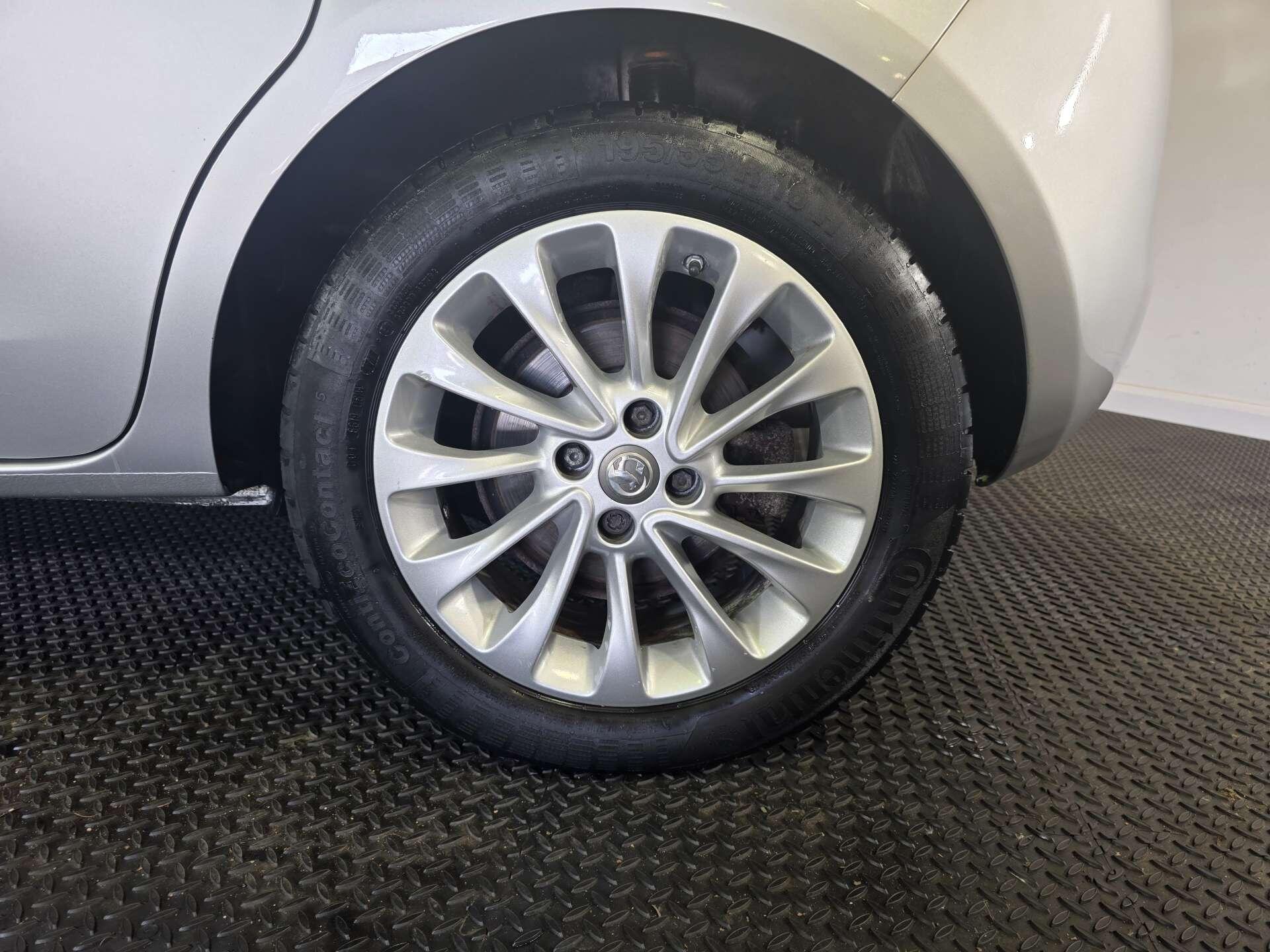 Vauxhall Corsa view 50