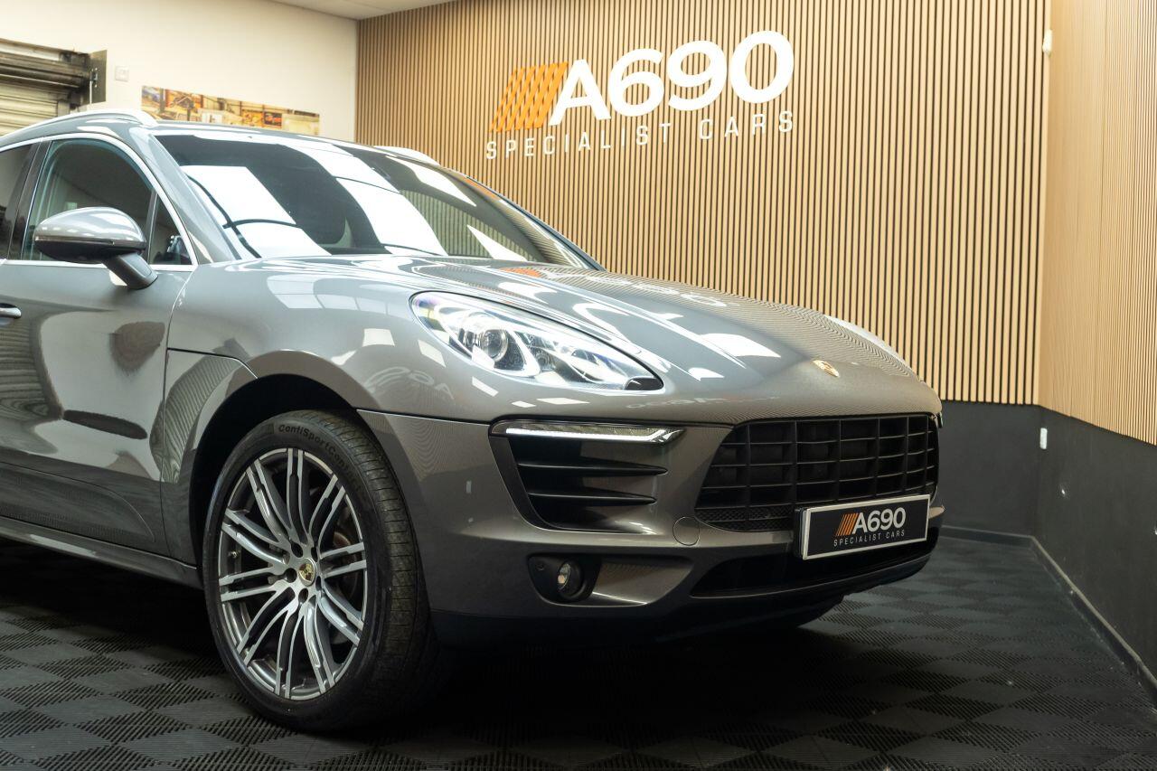 Porsche Macan view 11